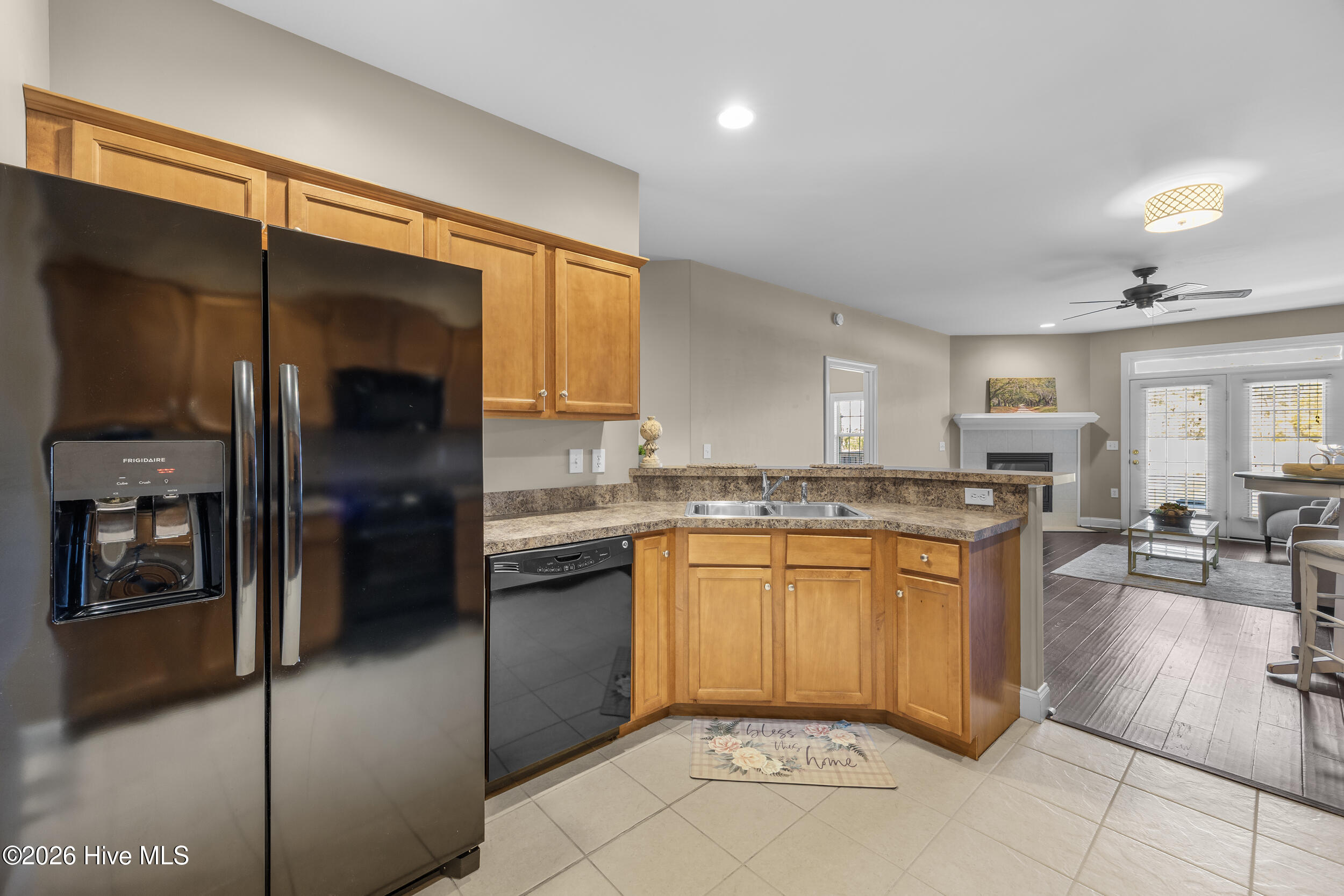 100552325 | Photo 18