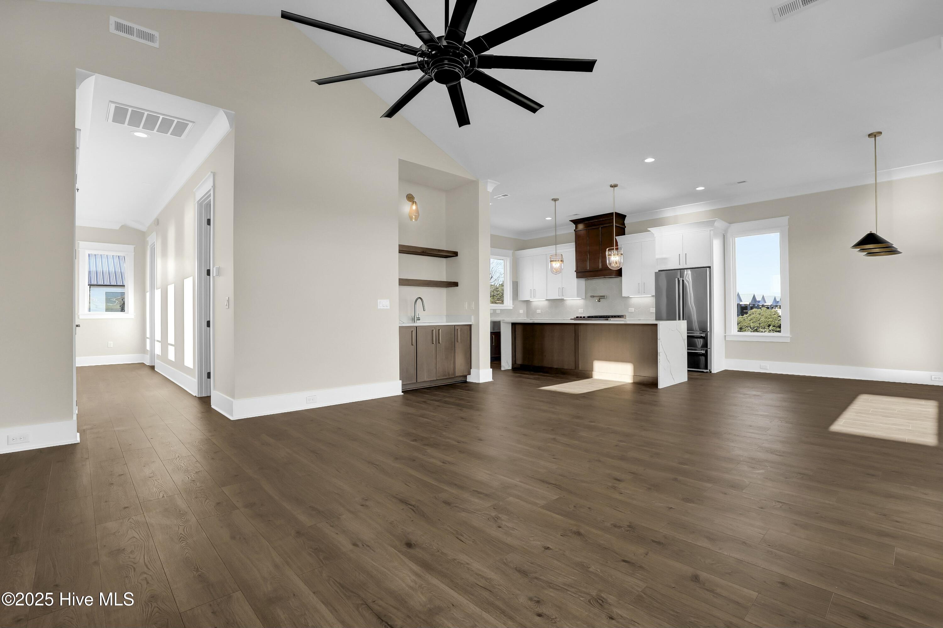 100544743 | Photo 11