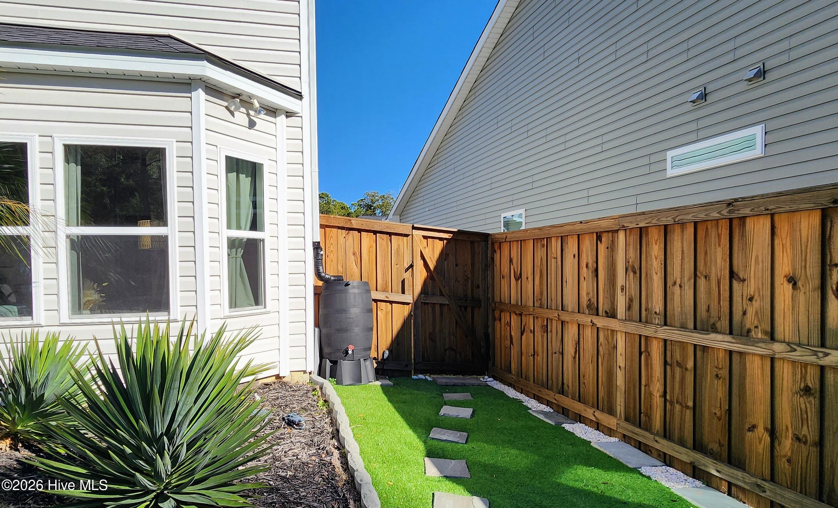 100549443 | Photo 41