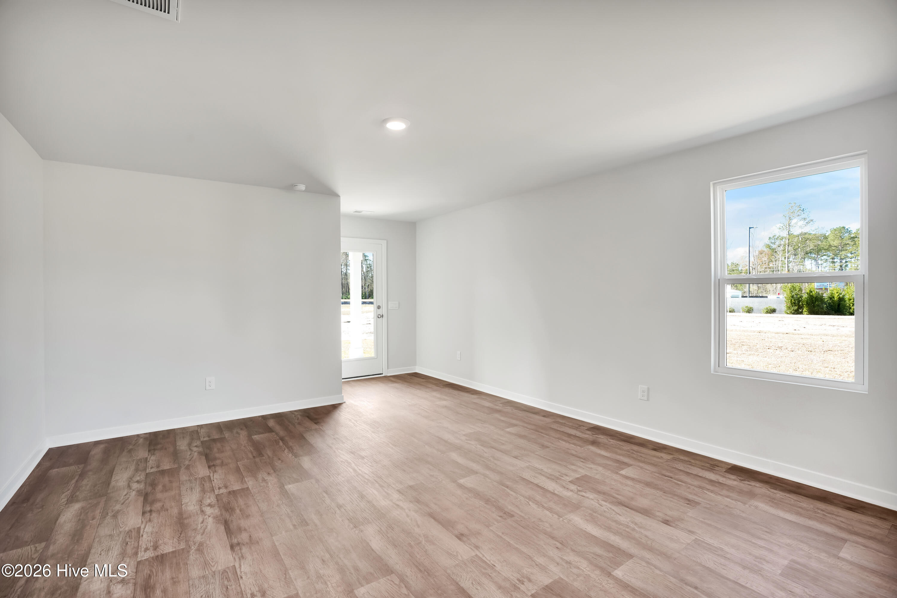 100545392 | Photo 14