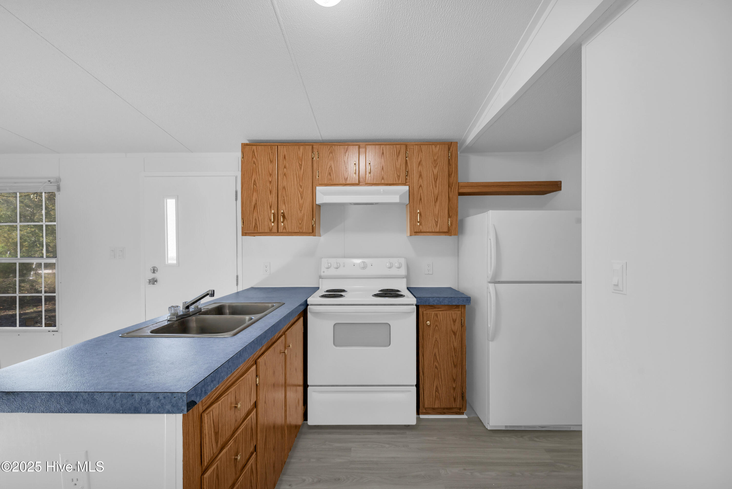 100539663 | Photo 16