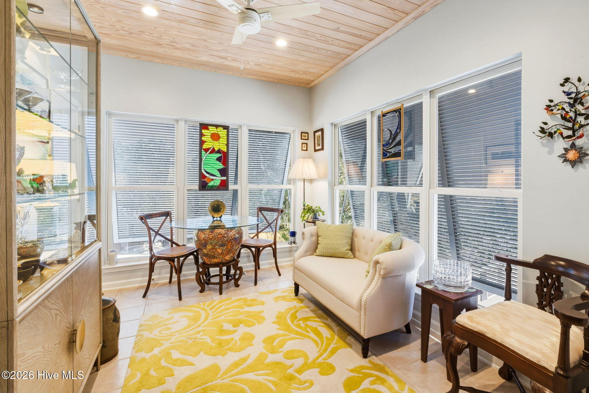 100556182 | Photo 14