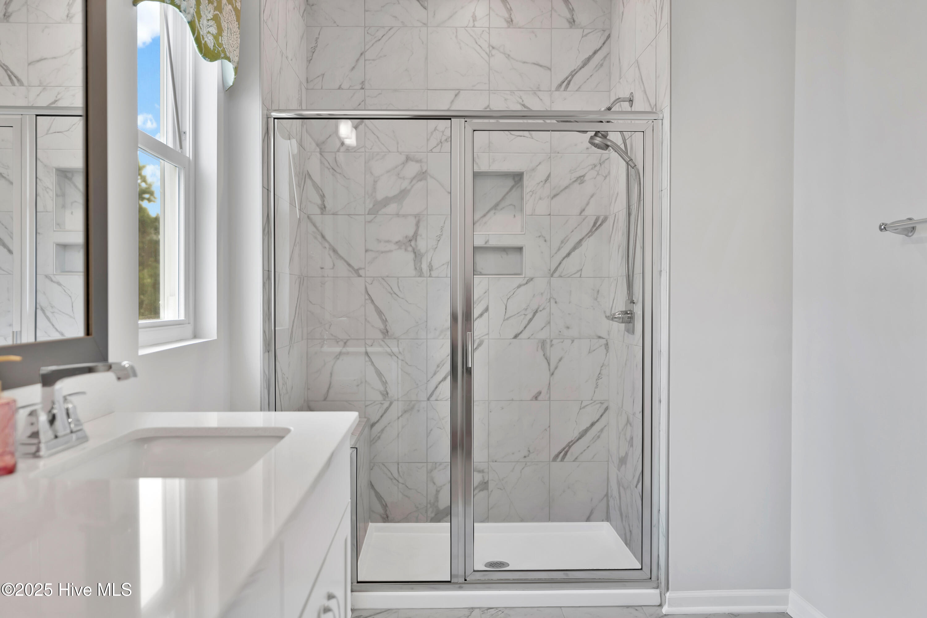 100513035 | Photo 17