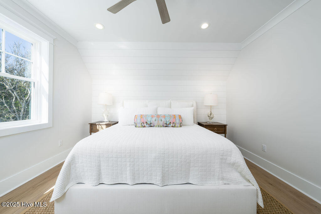 100522858 | Photo 35