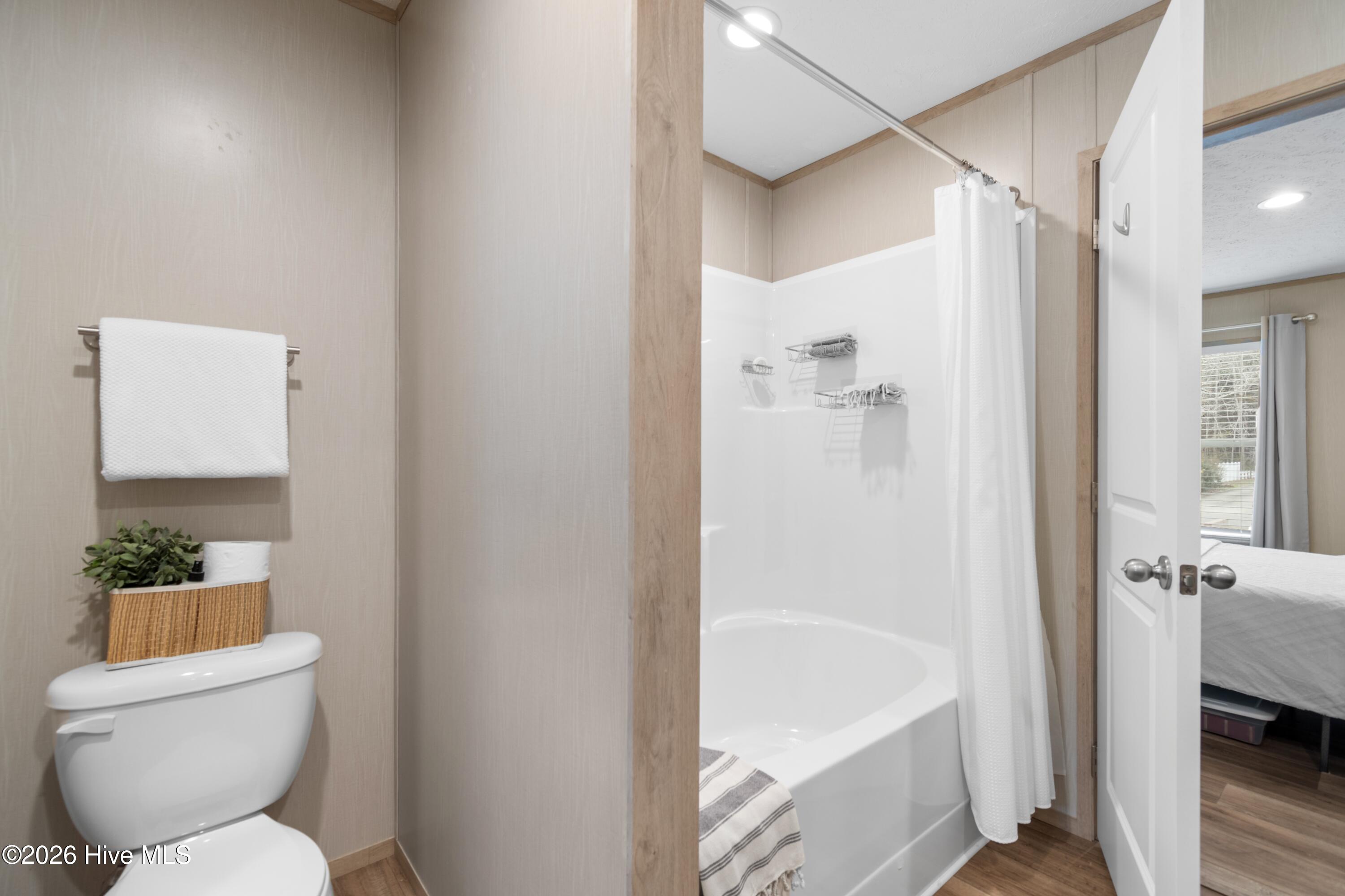 100558122 | Photo 21