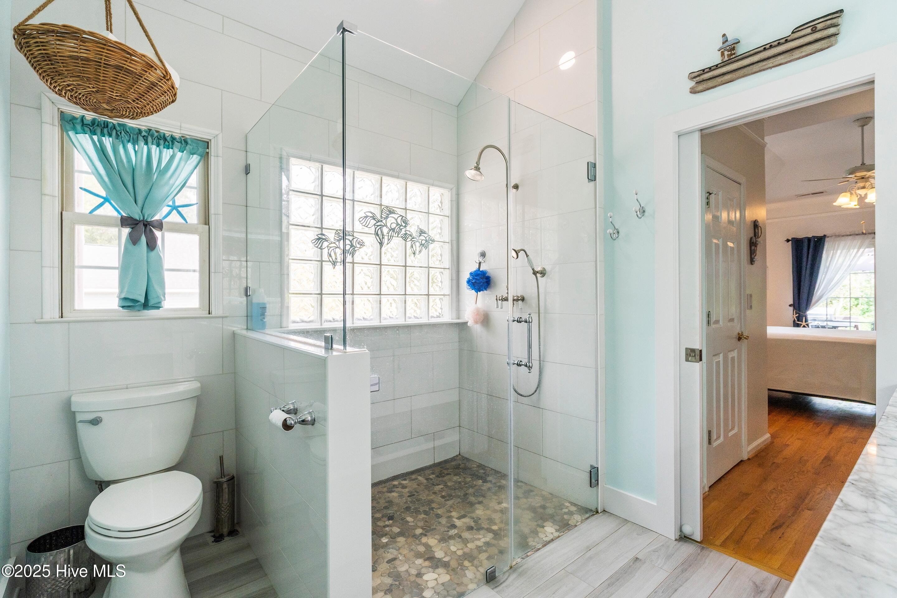 100530044 | Photo 32