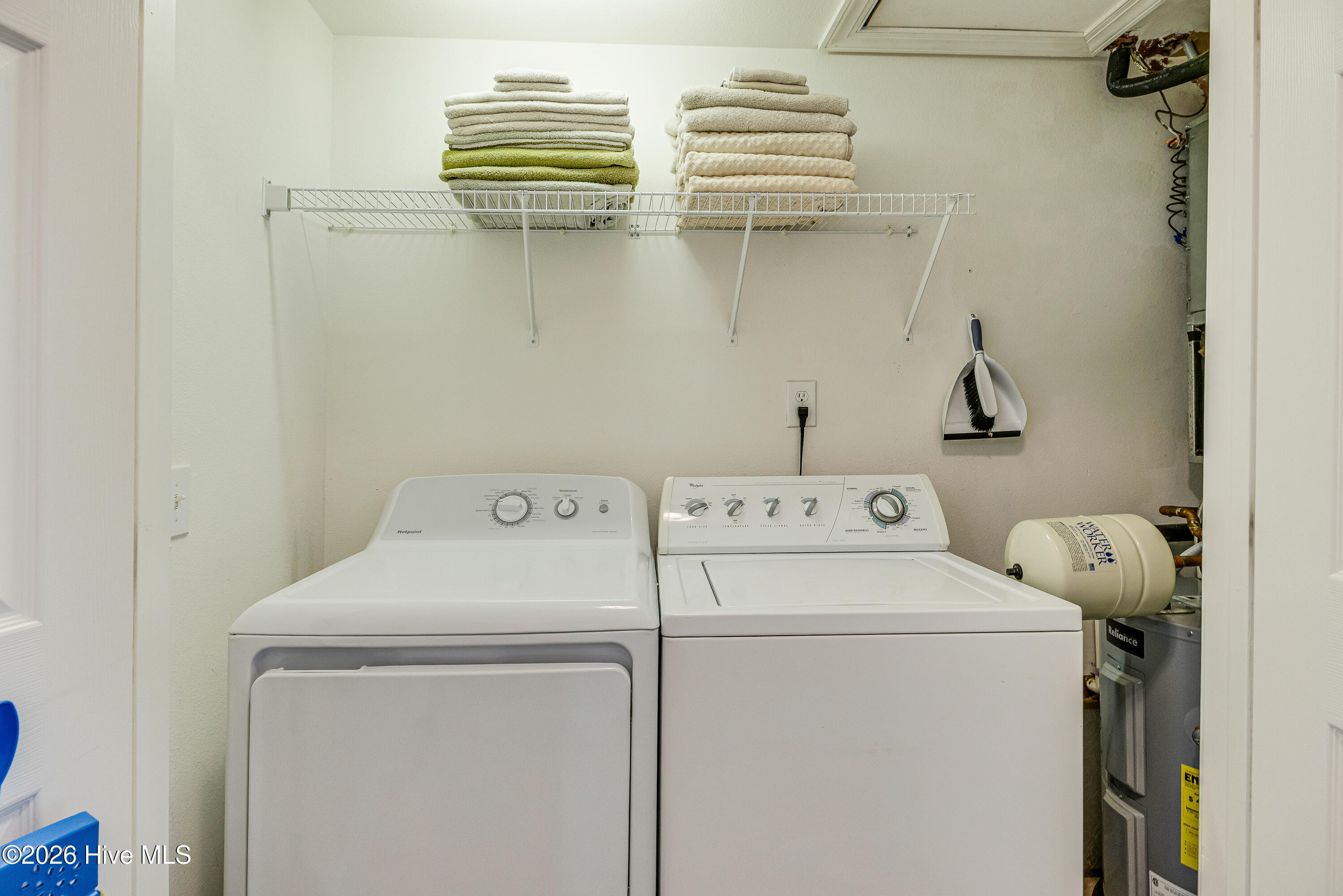 100561043 | Photo 36