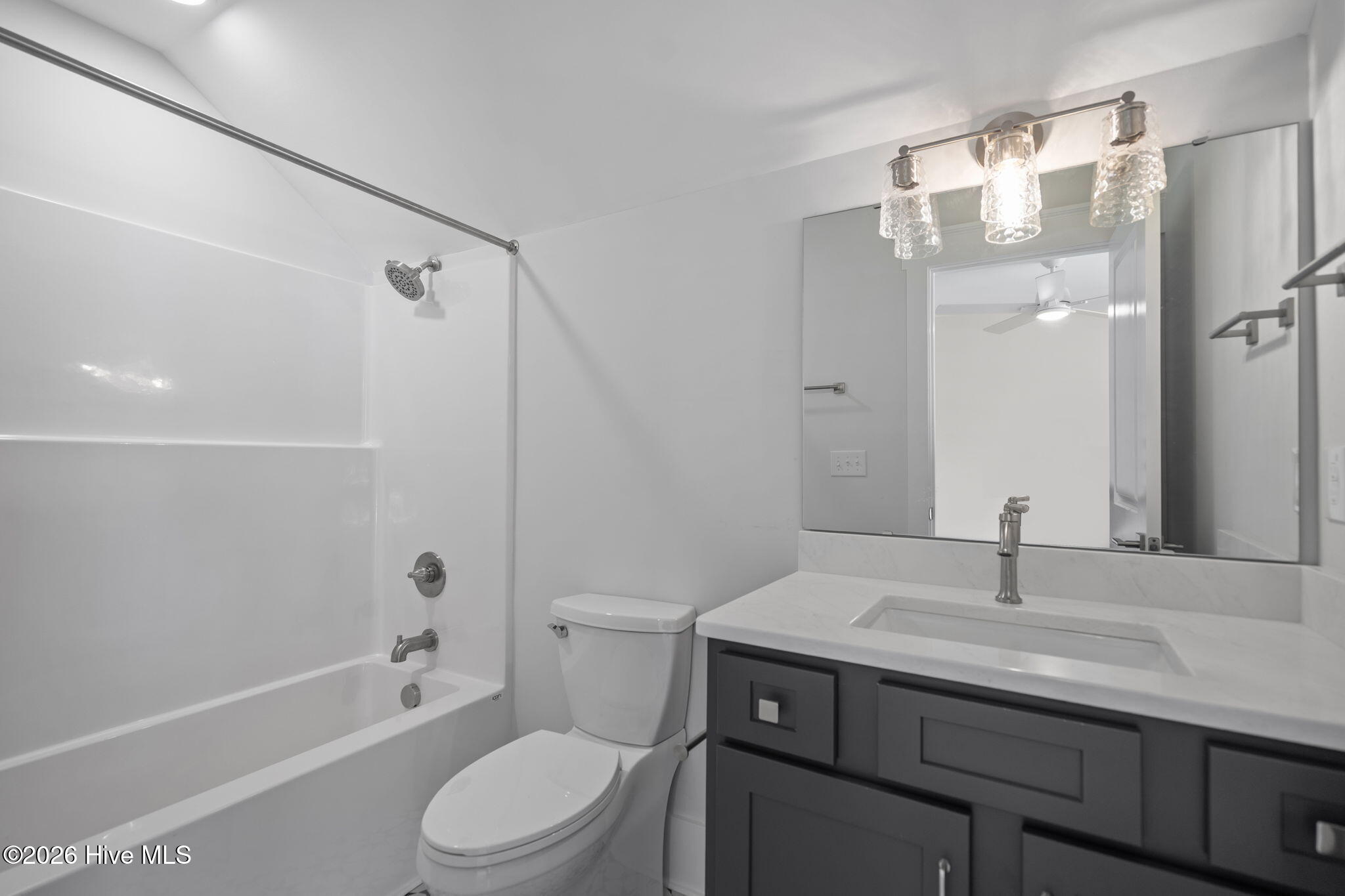 100564370 | Photo 25