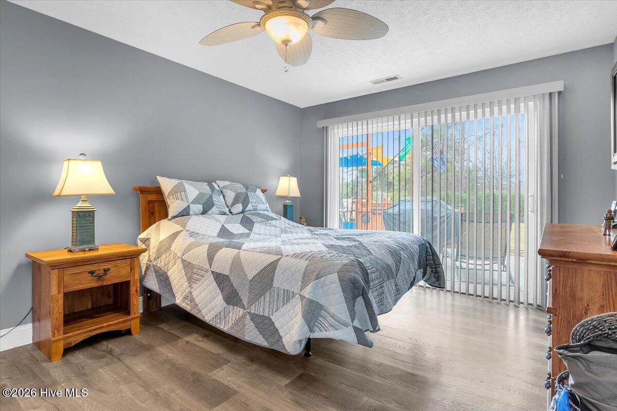 100563011 | Photo 33