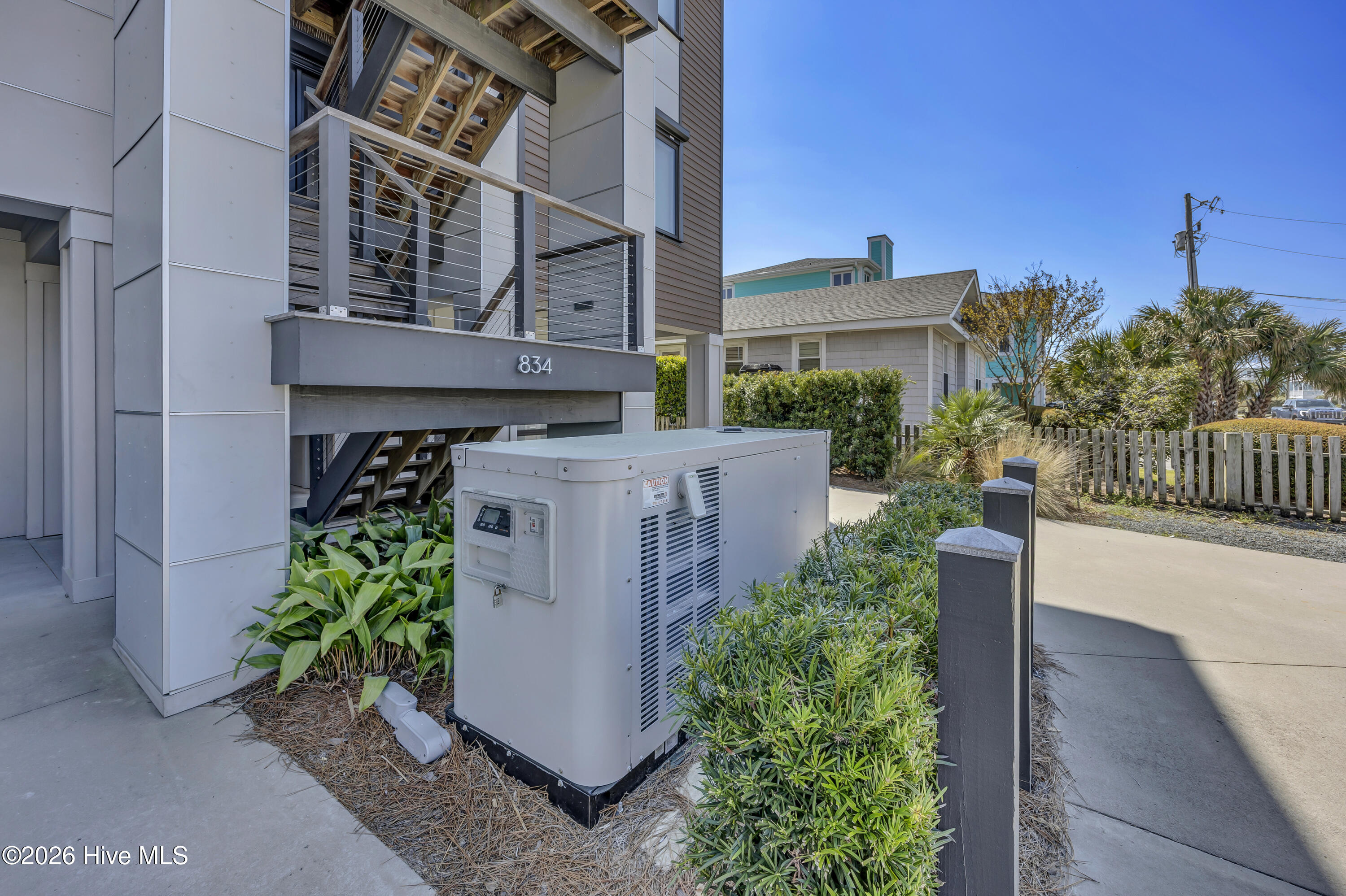 100565280 | Photo 95