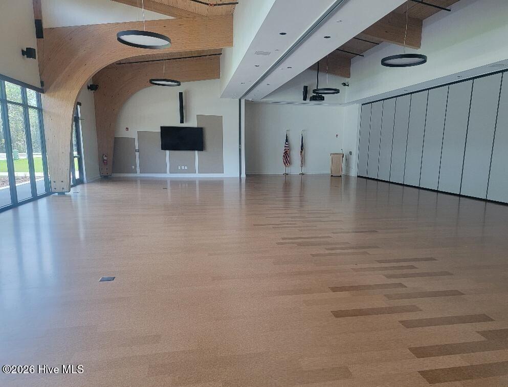 100566129 | Photo 61