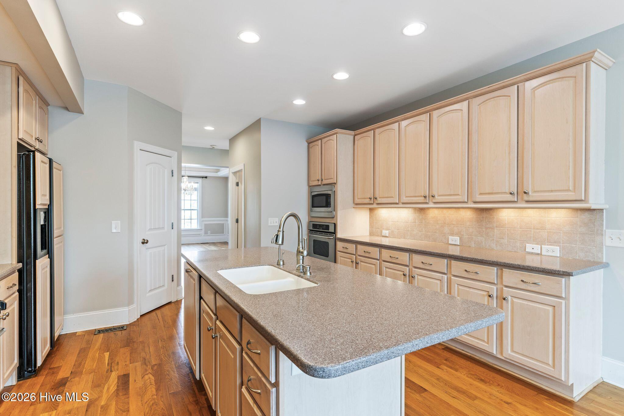 100553307 | Photo 25