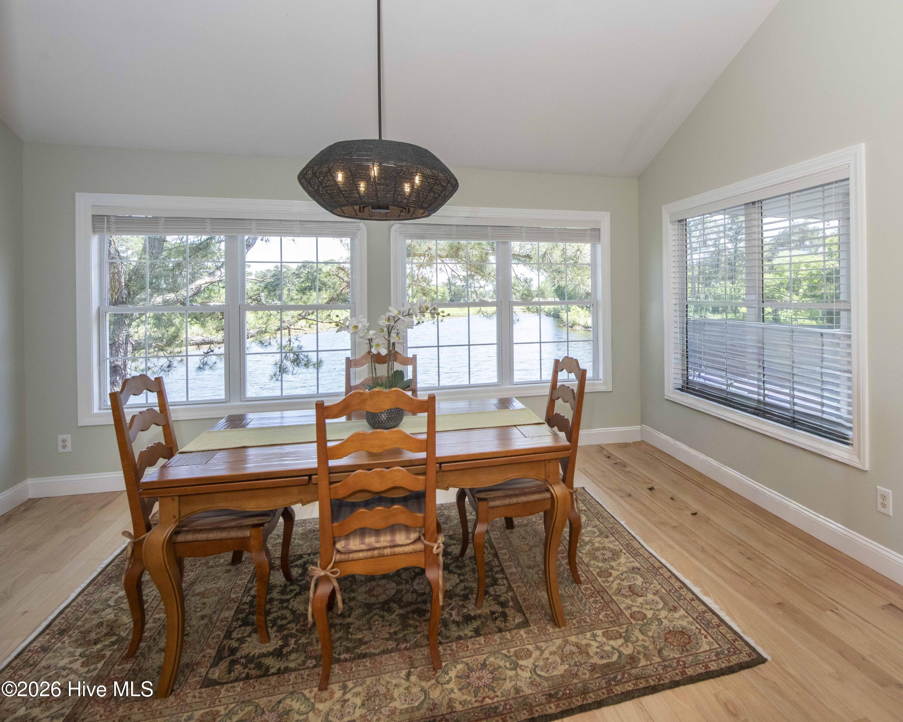 100563041 | Photo 15