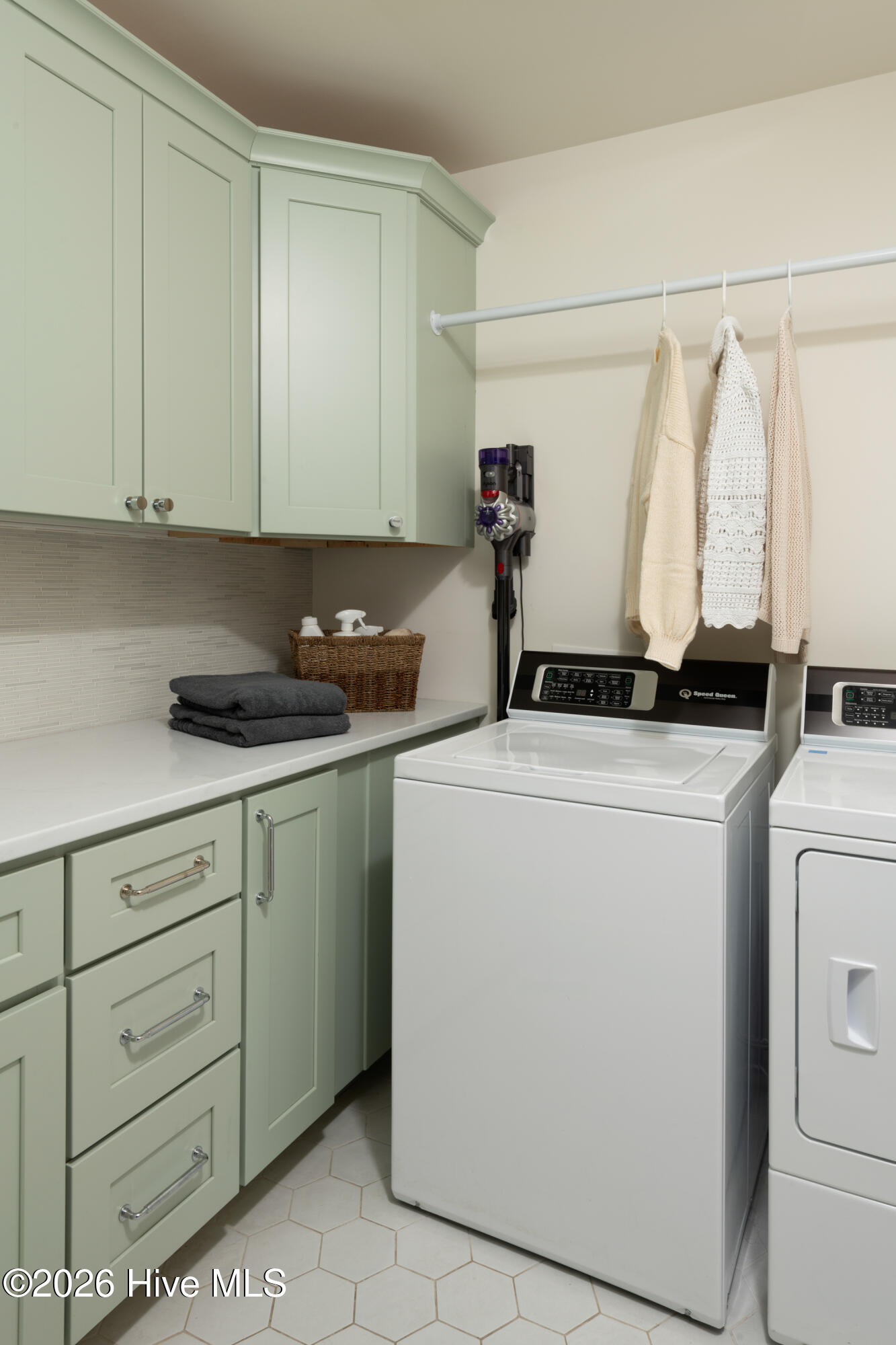 100553273 | Photo 48