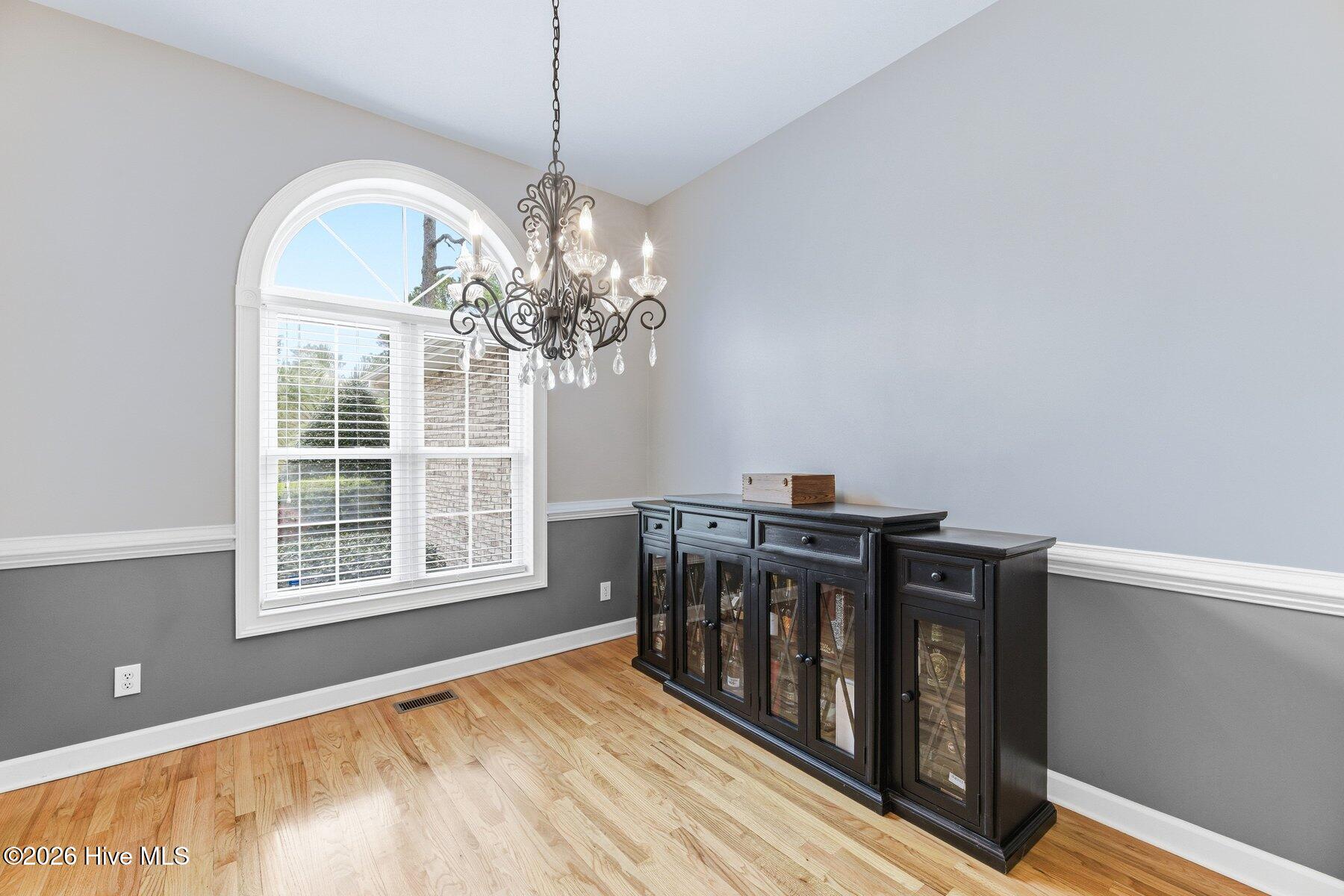 100563344 | Photo 19