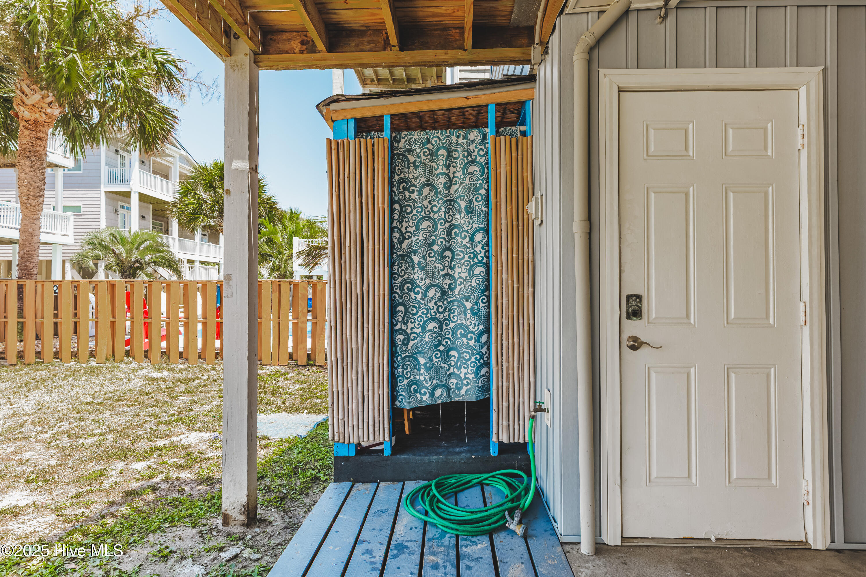 100521166 | Photo 25