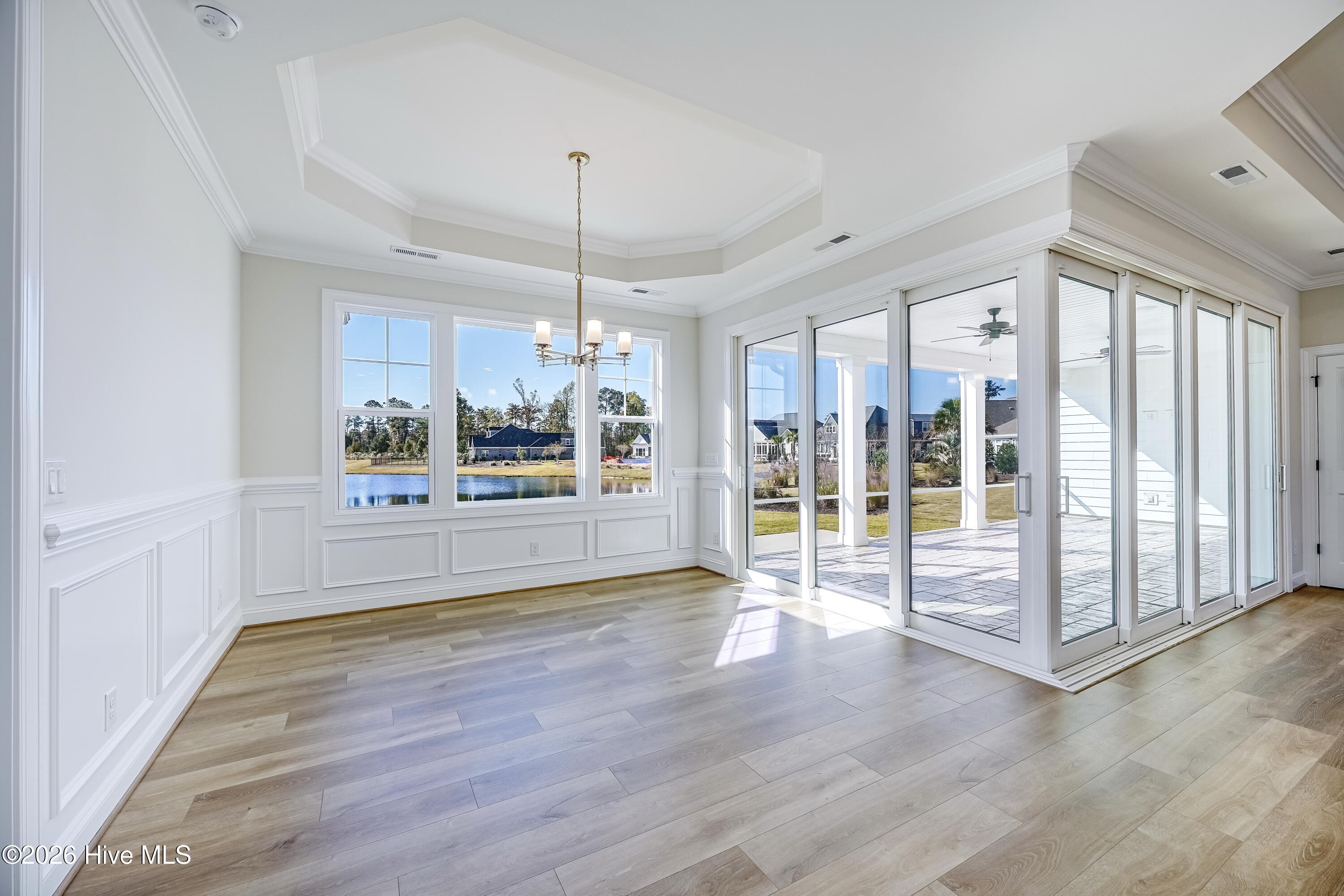 100564282 | Photo 18