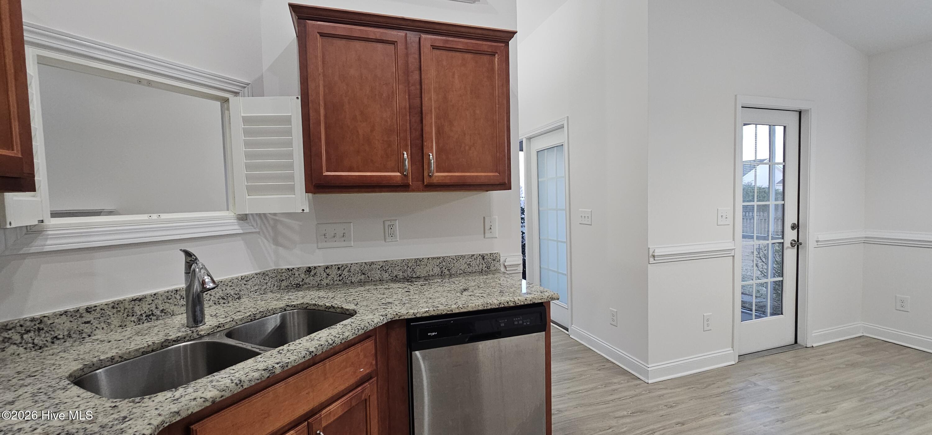 100548448 | Photo 13