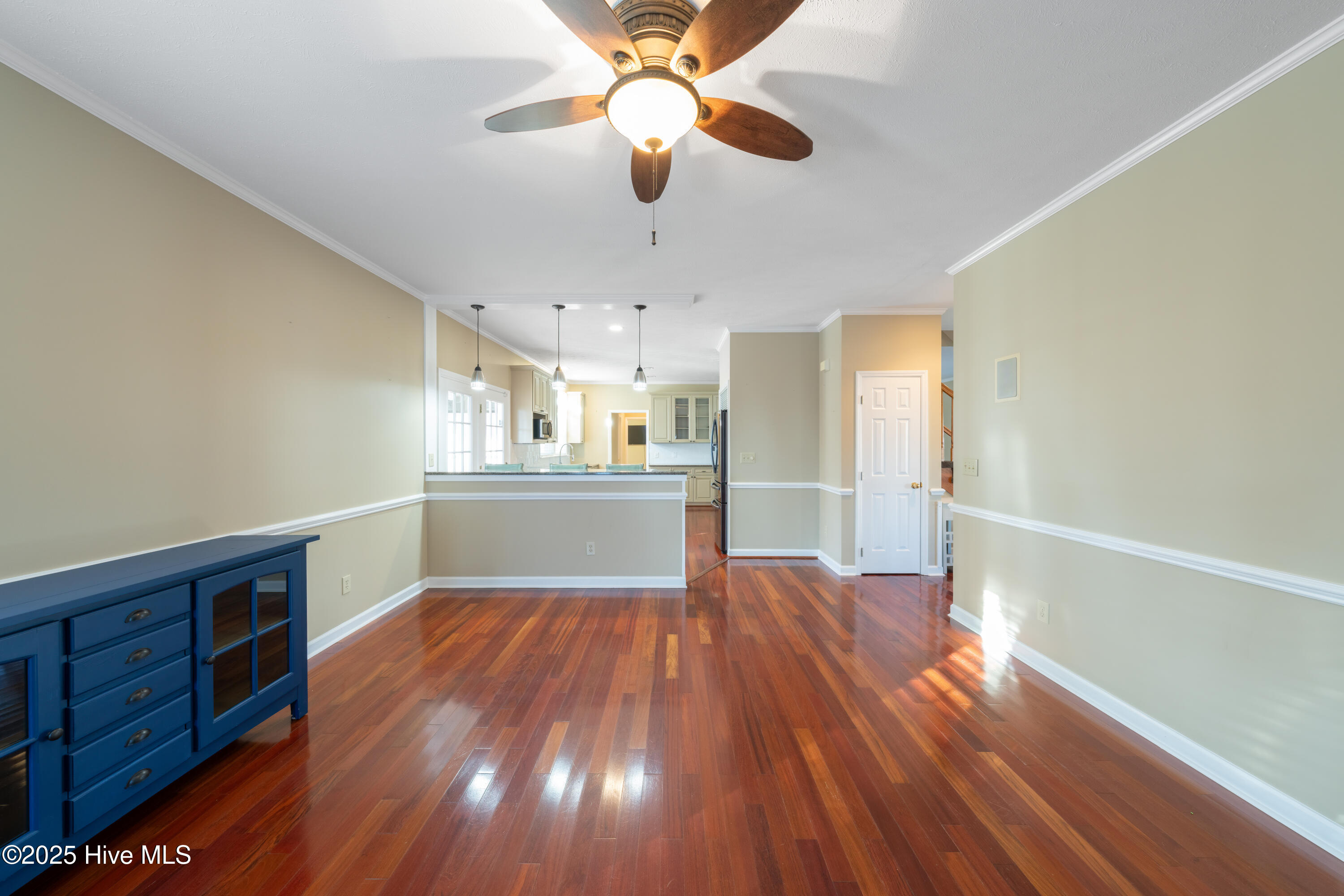 100547414 | Photo 16