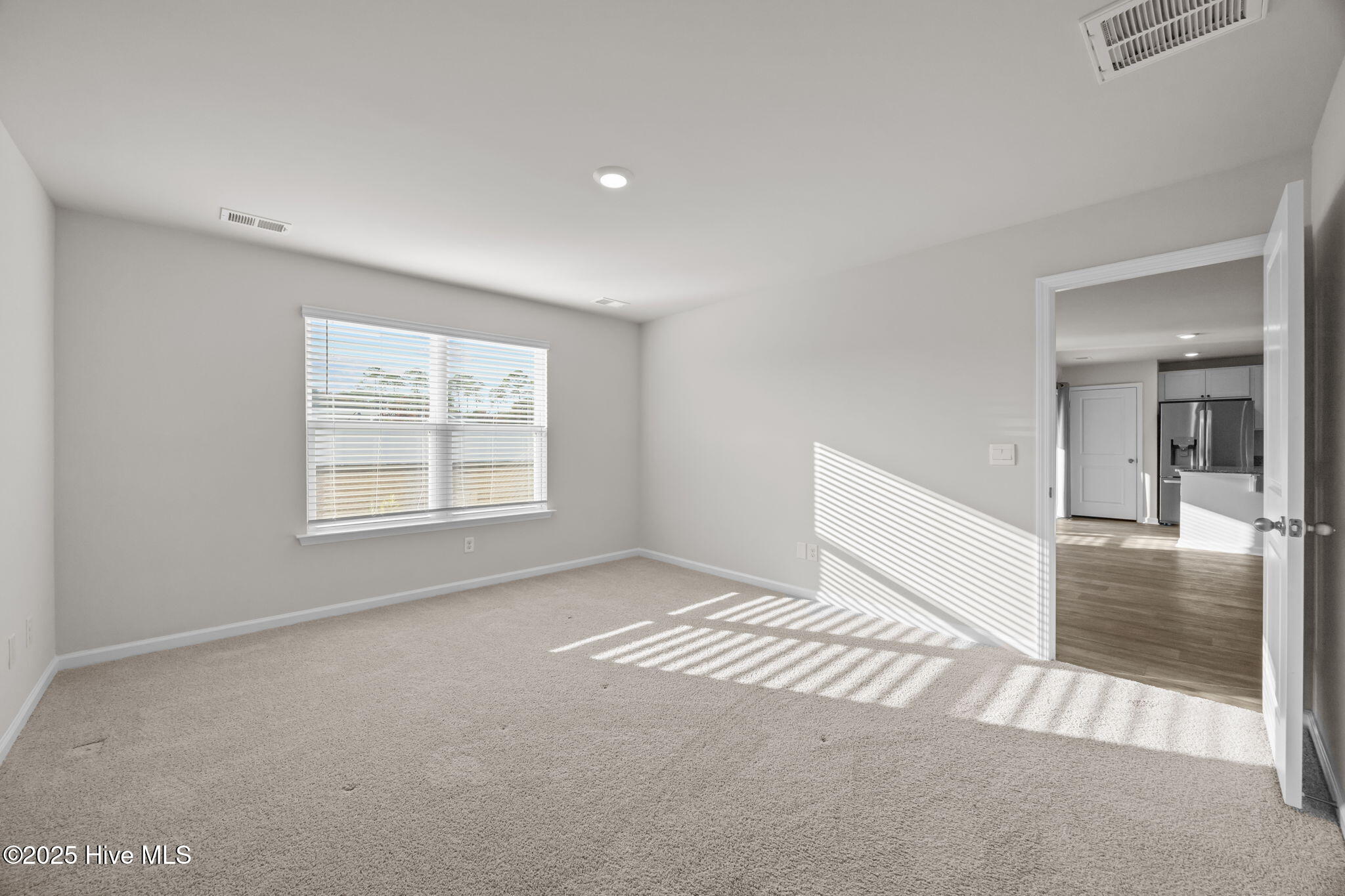 100542693 | Photo 38