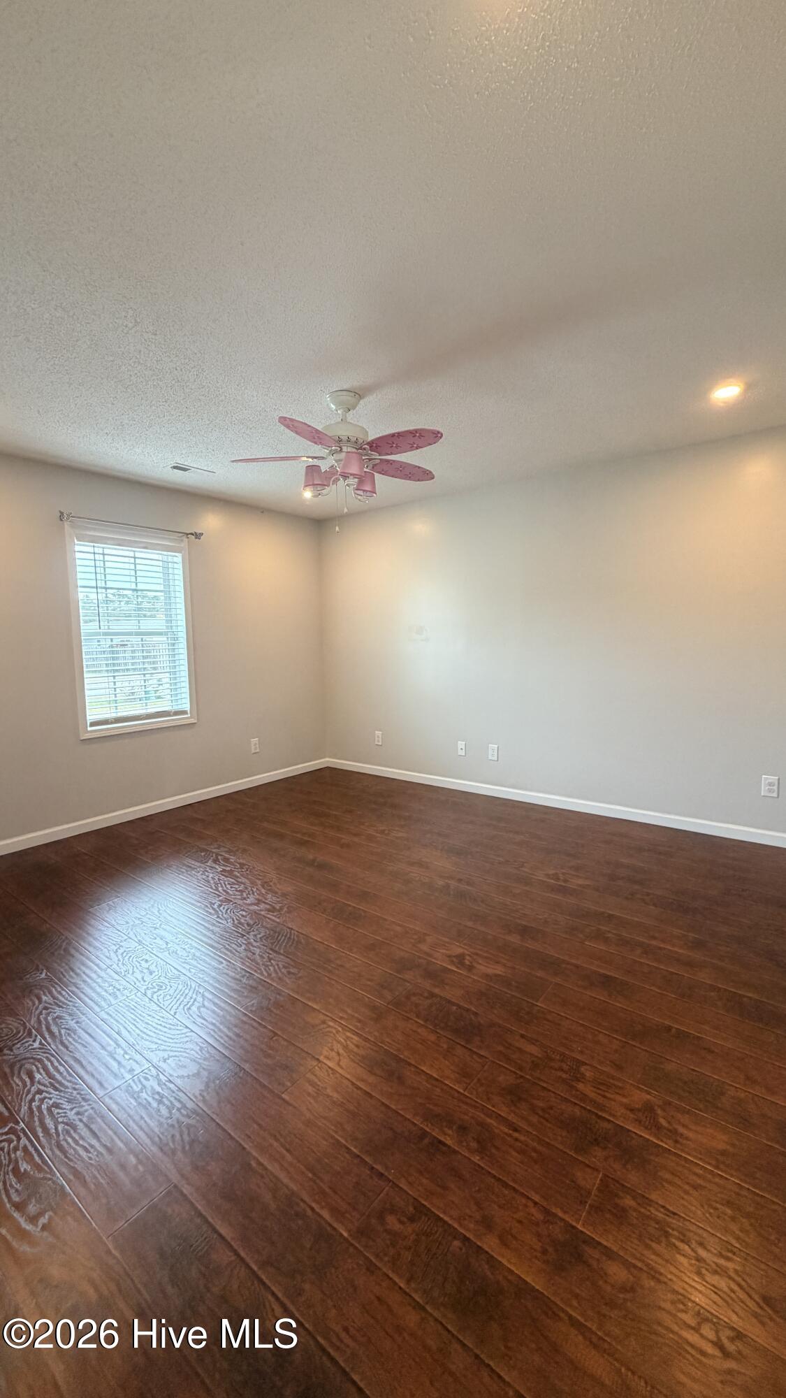 100557684 | Photo 11