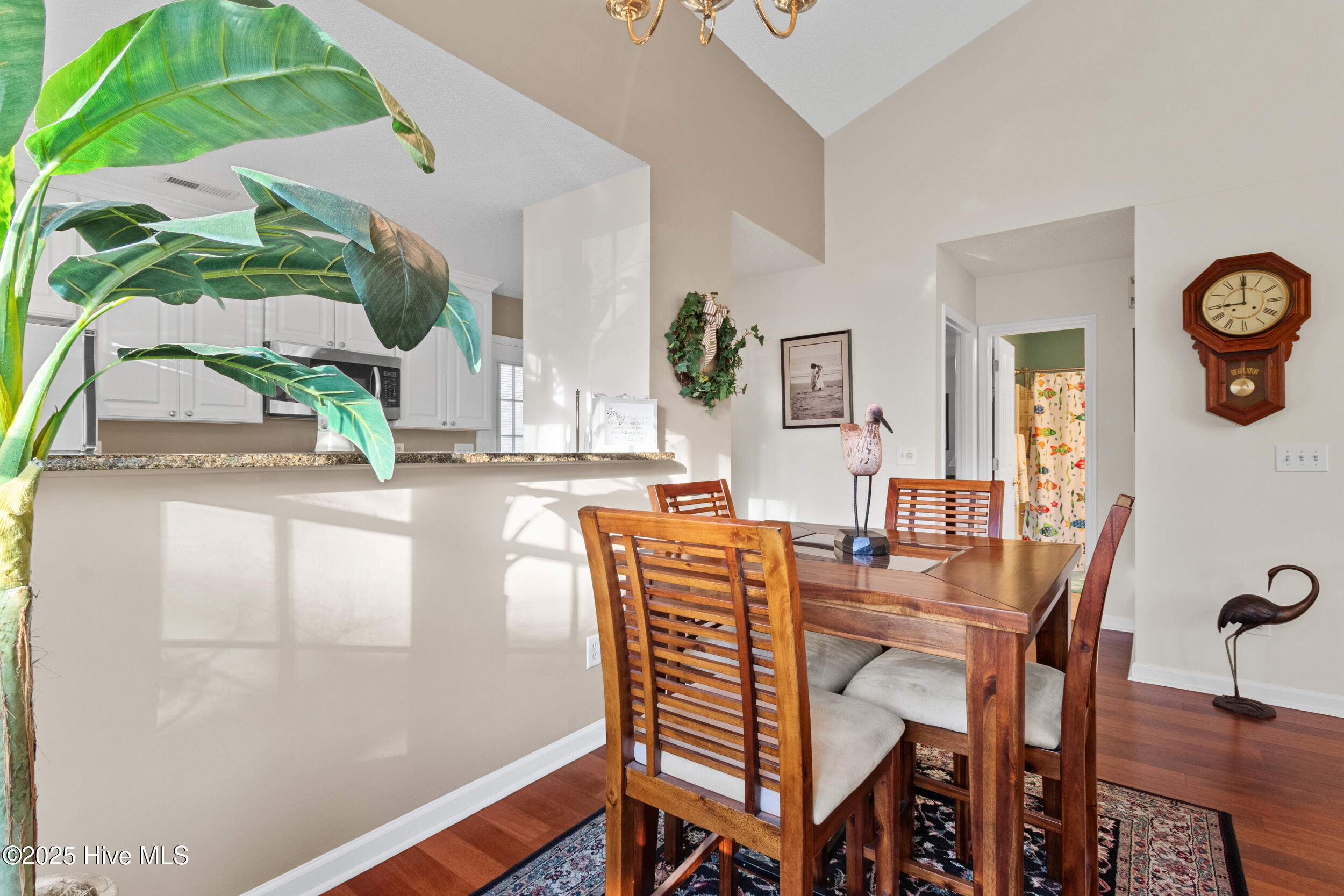 100540145 | Photo 13