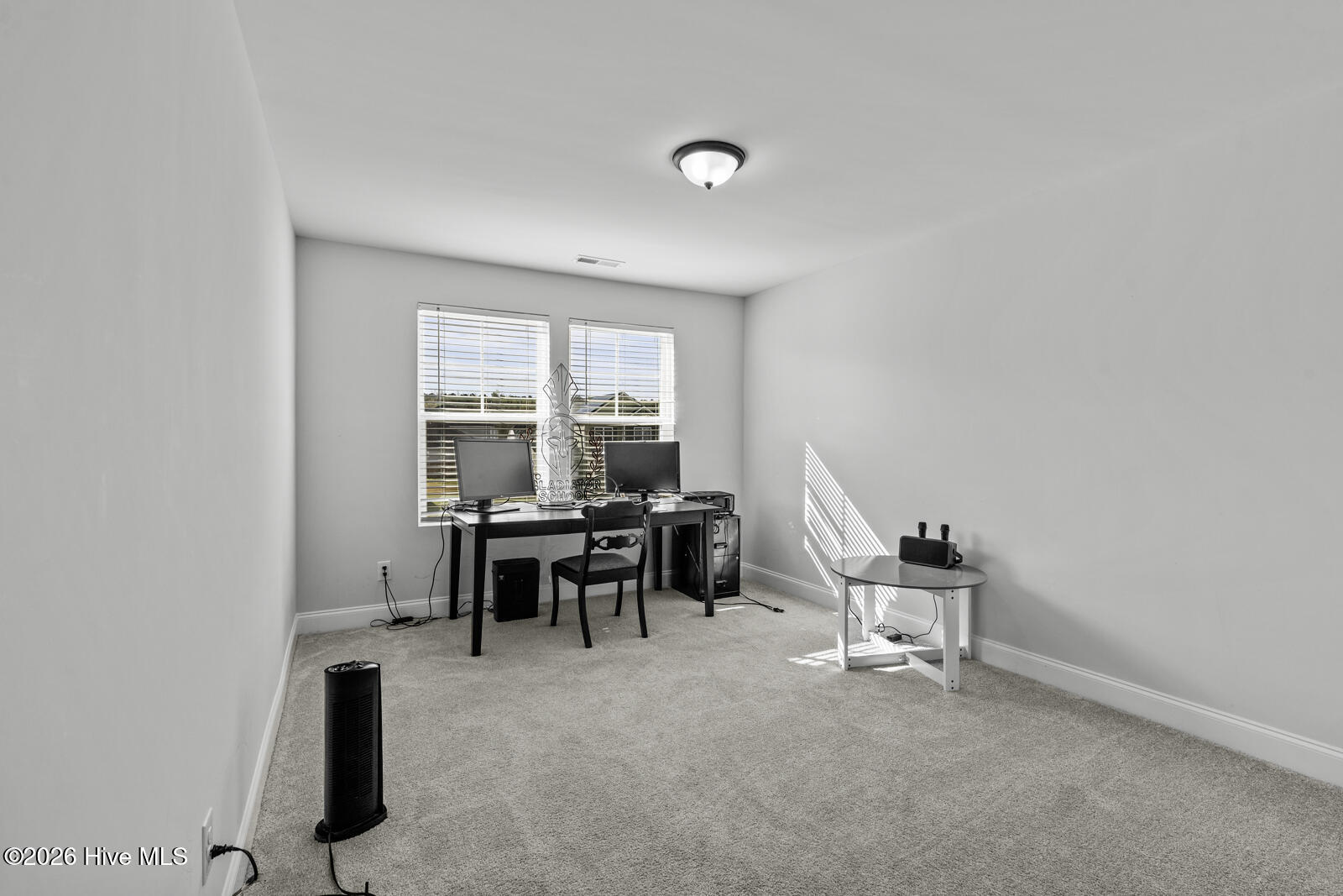 100561463 | Photo 35