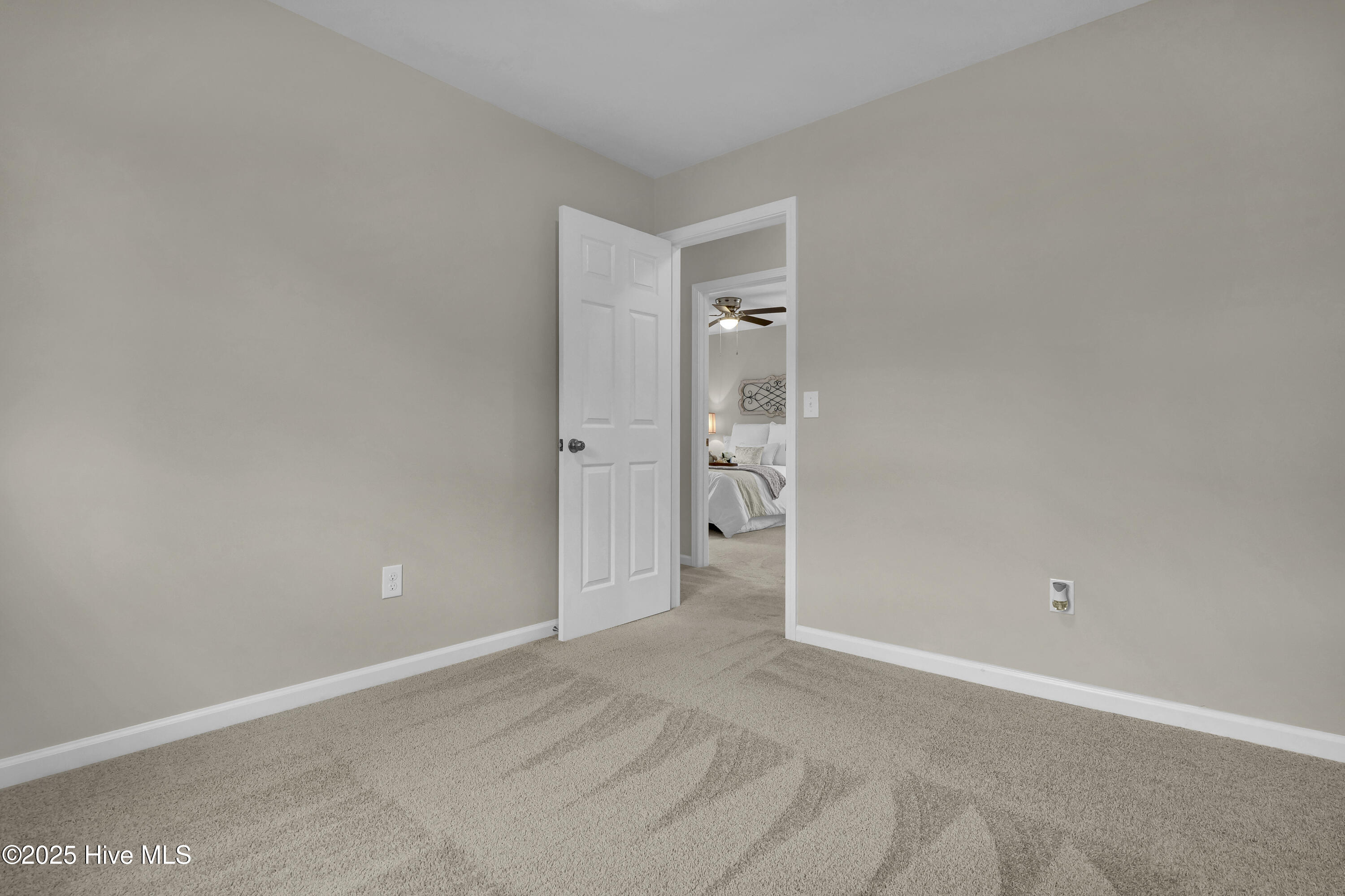 100546910 | Photo 23