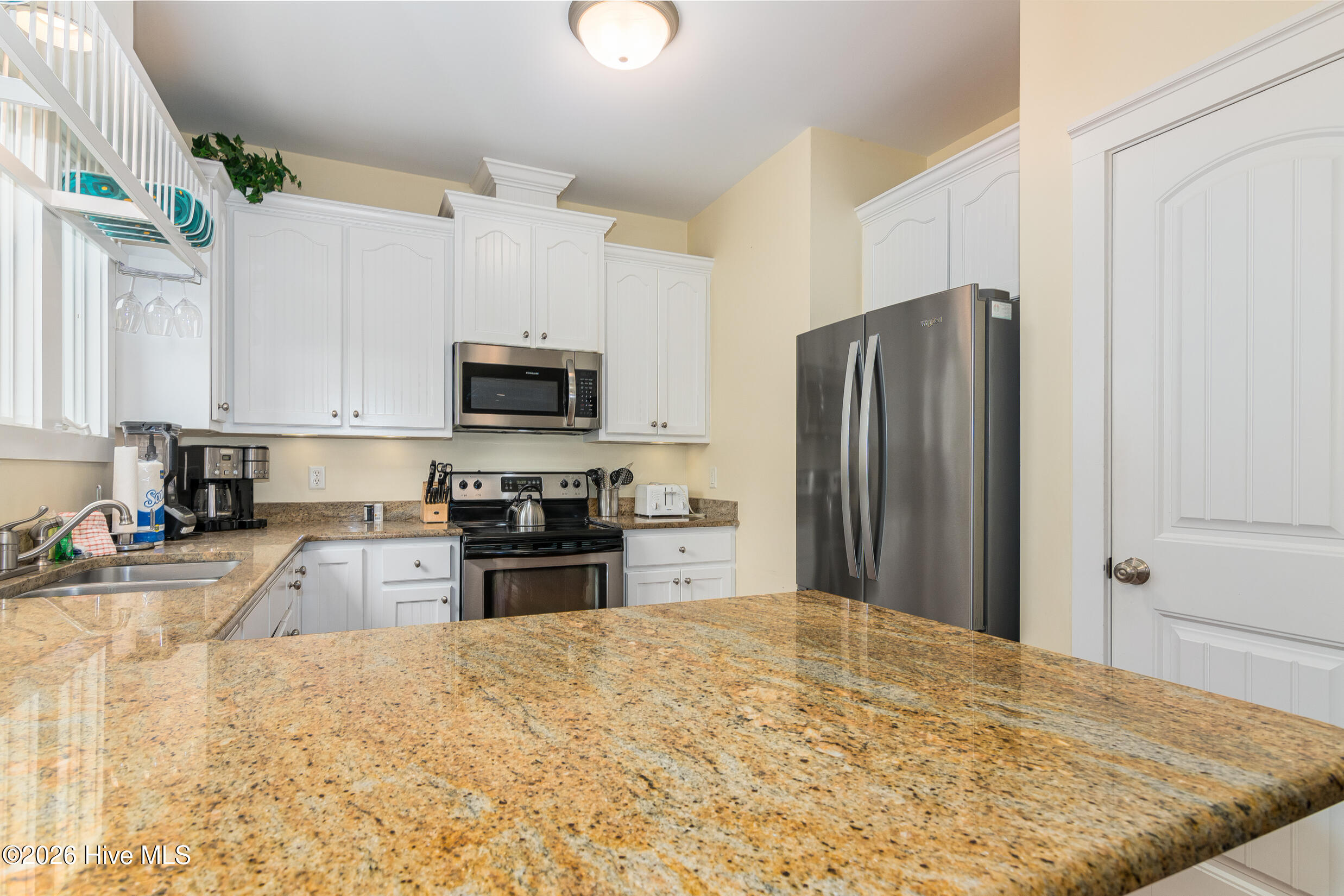 100570305 | Photo 11