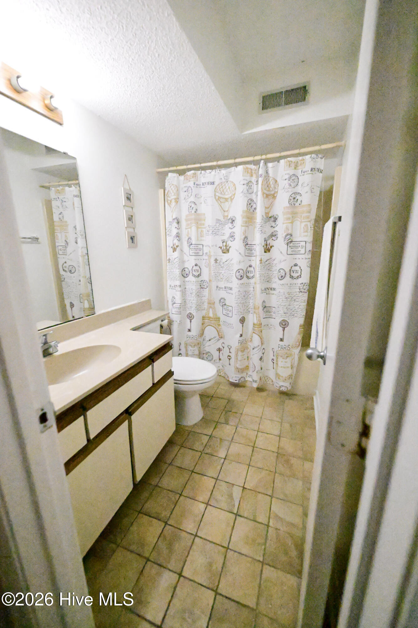 100563380 | Photo 16