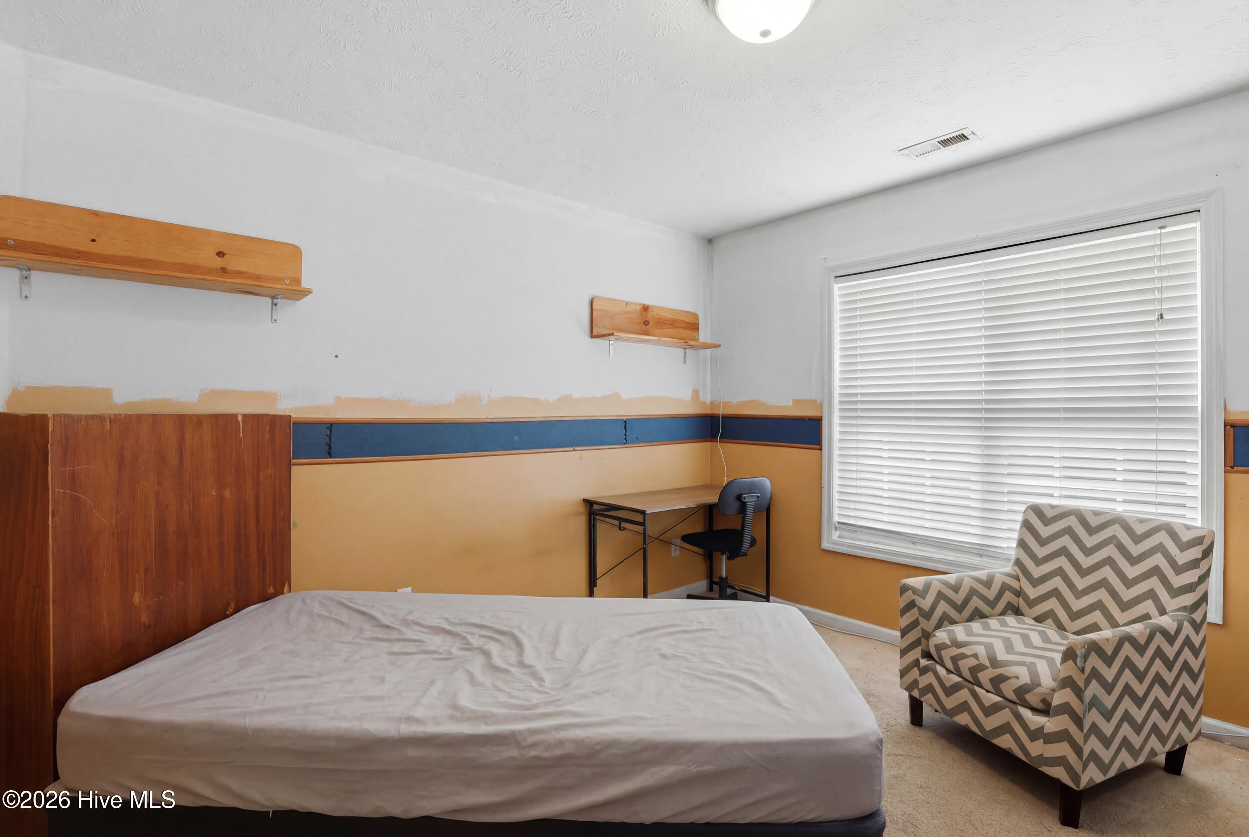 100561590 | Photo 18