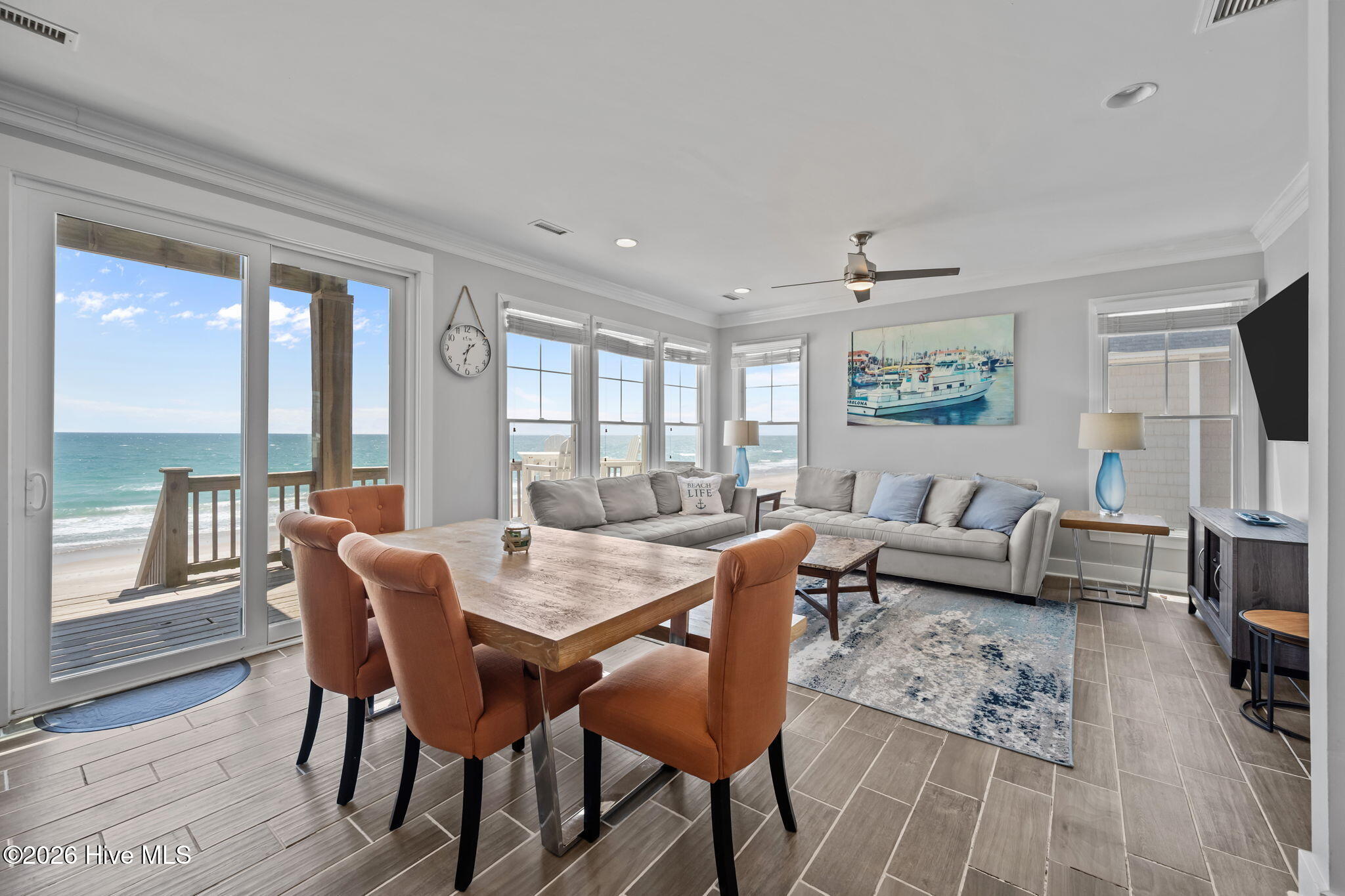 100570241 | Photo 34