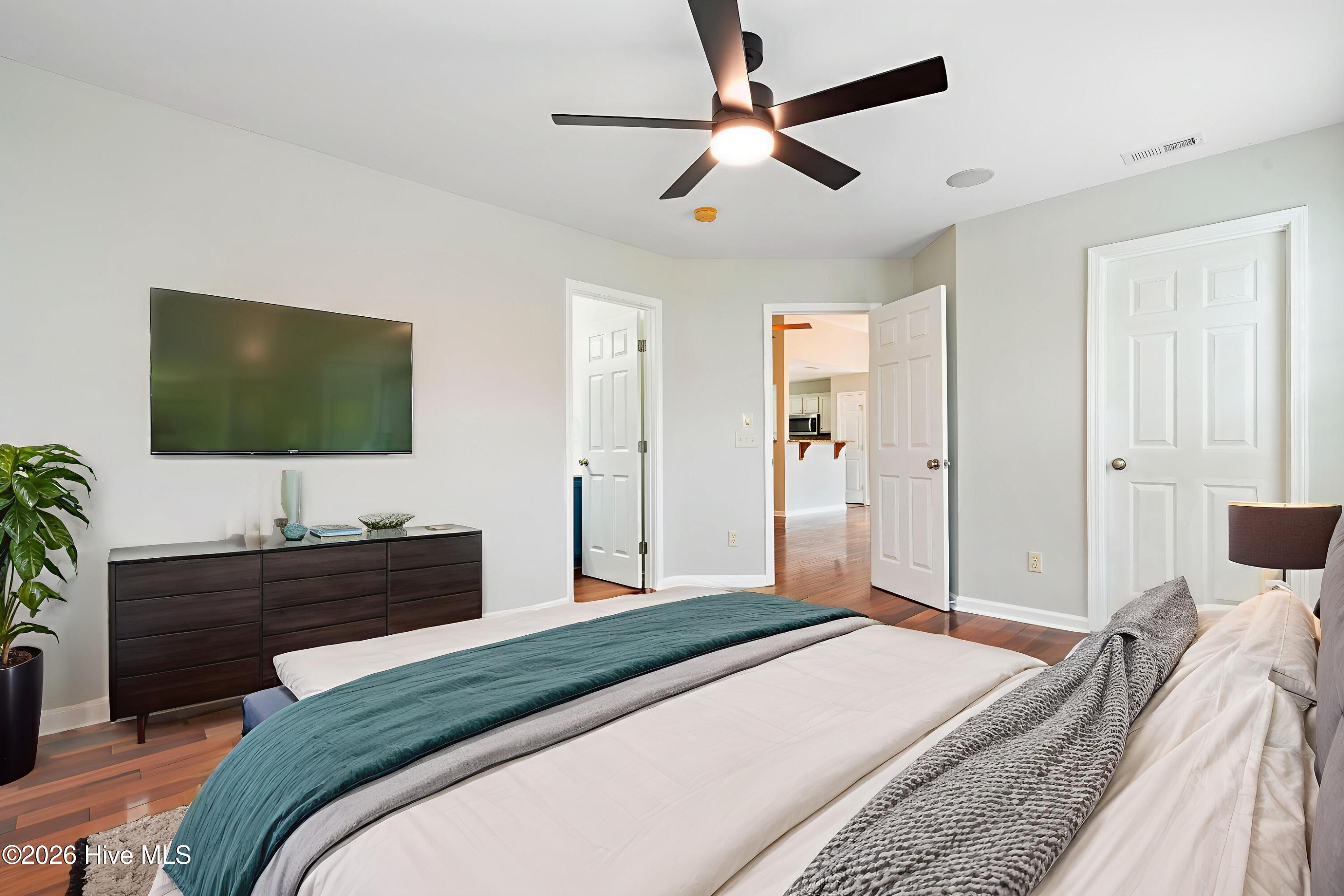 100538877 | Photo 20