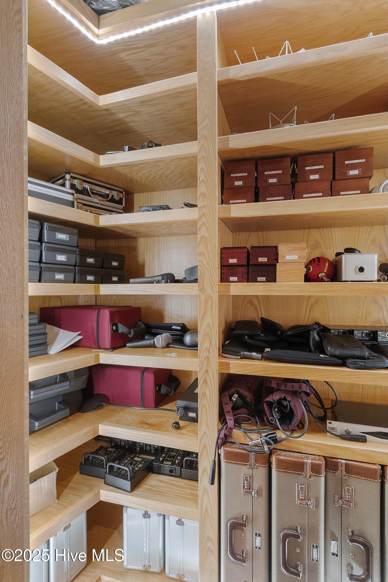 100491717 | Photo 59