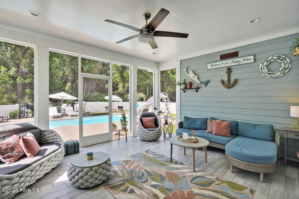 100518744 | Photo 35