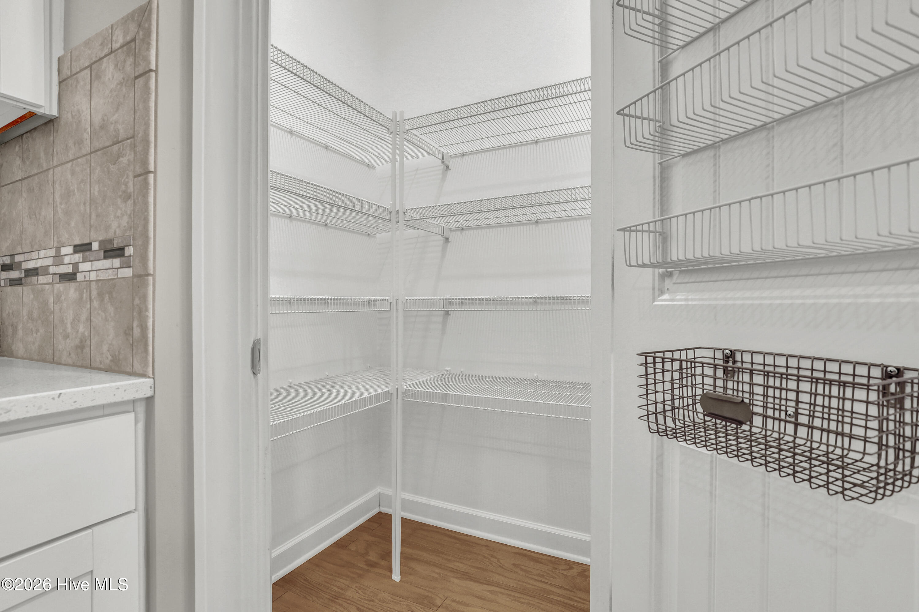 100550895 | Photo 17