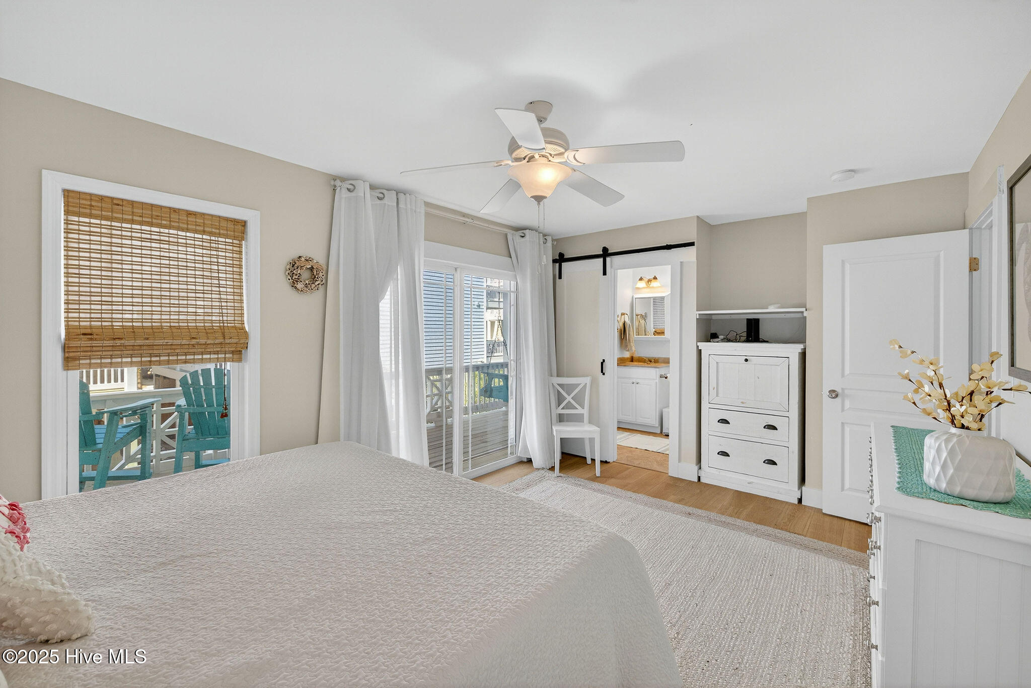 100533834 | Photo 28