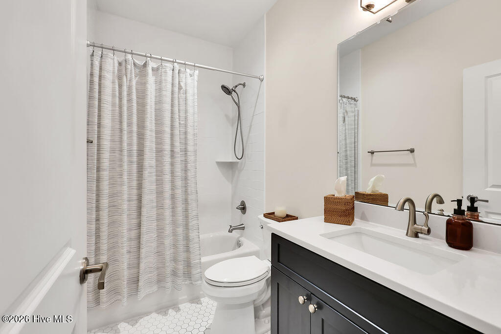 100557282 | Photo 20