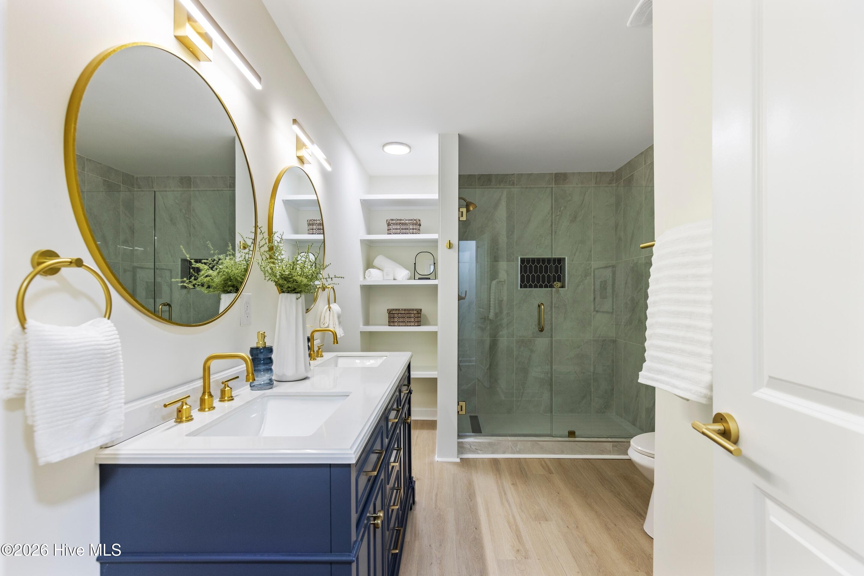 100549199 | Photo 16