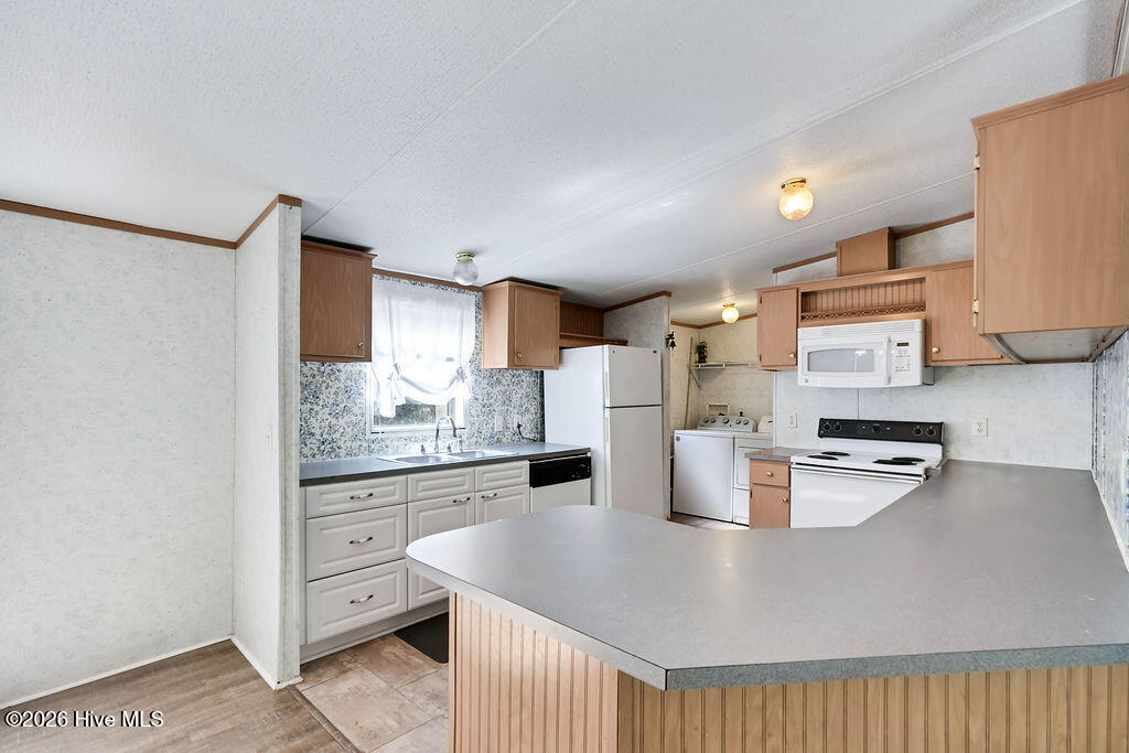 100569938 | Photo 16