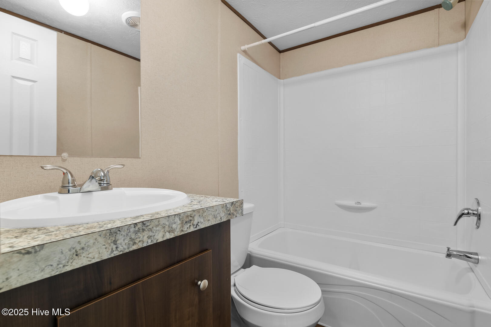 100533118 | Photo 23