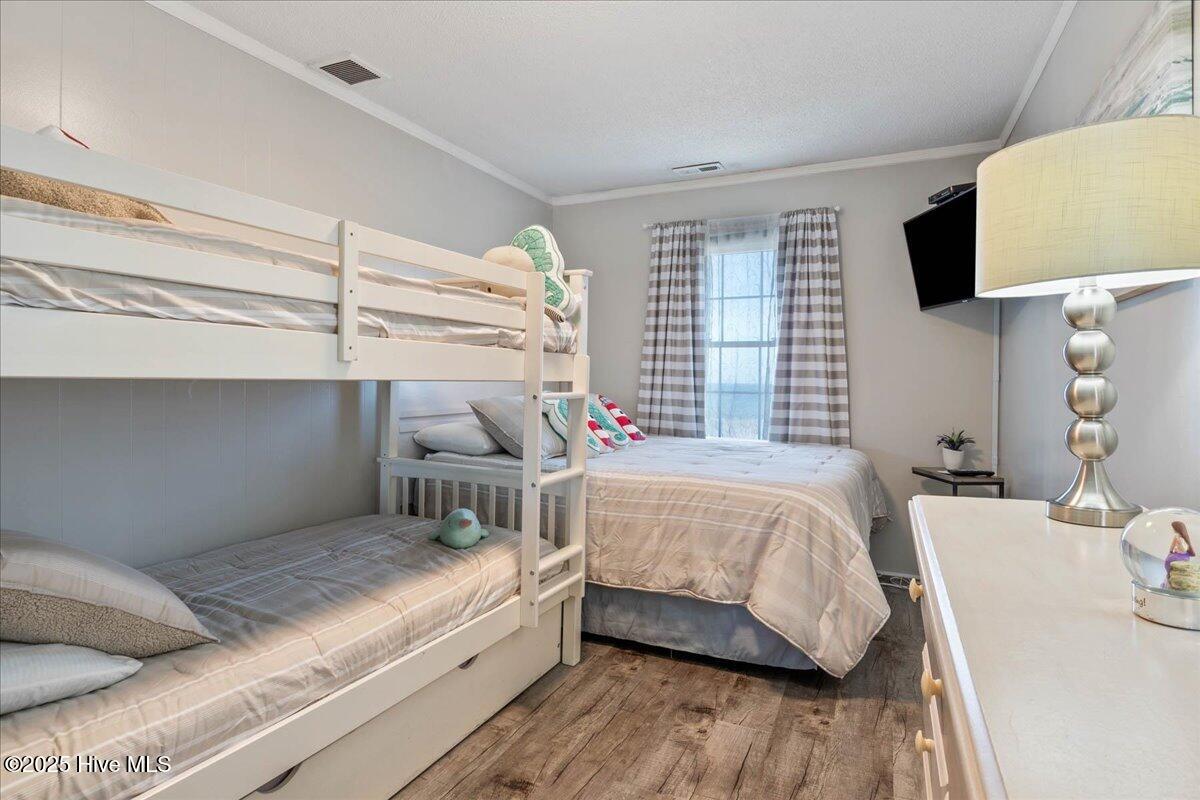 100550823 | Photo 30