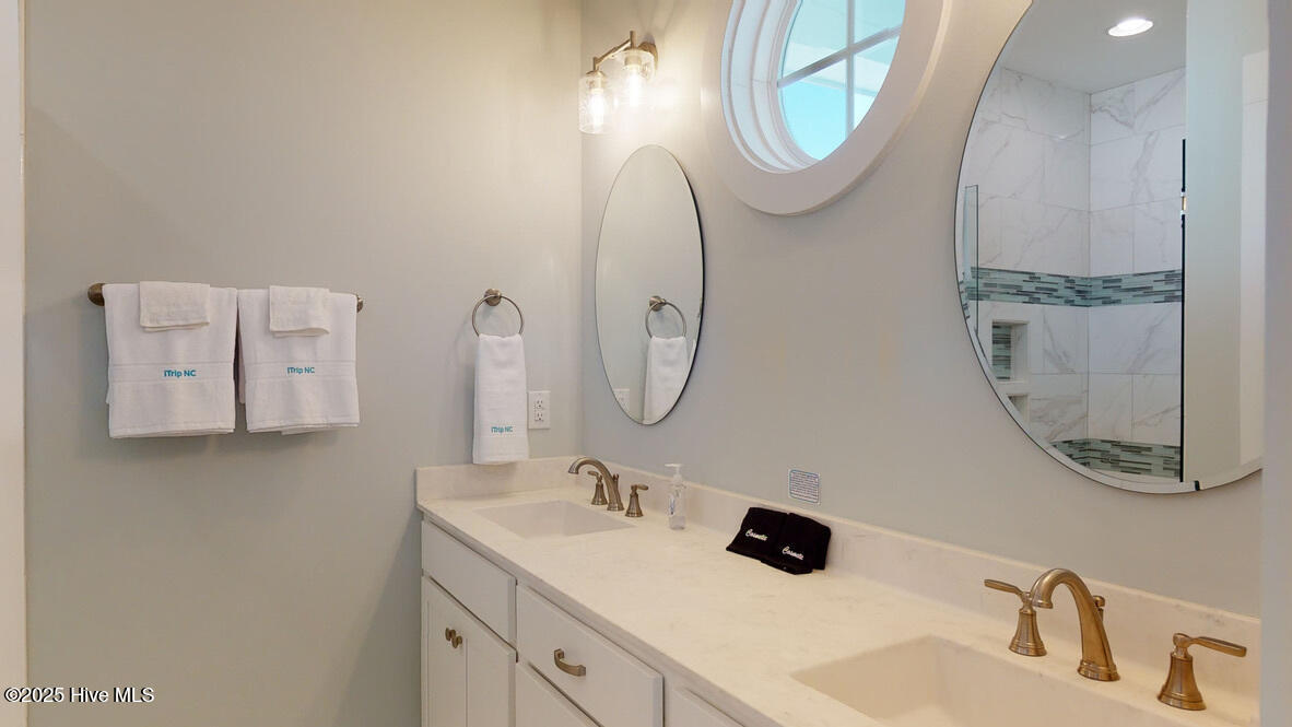 100526180 | Photo 22