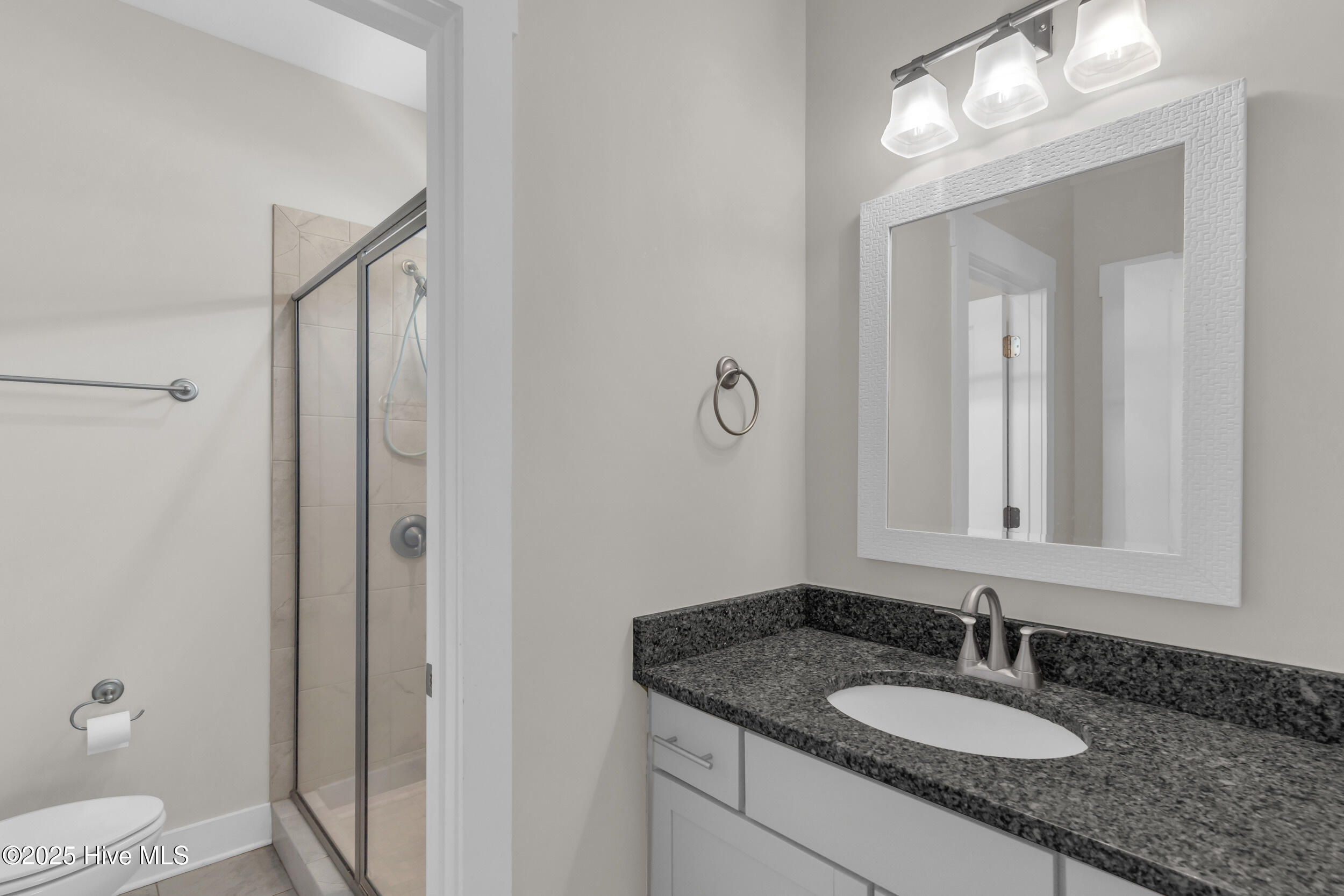 100521768 | Photo 17