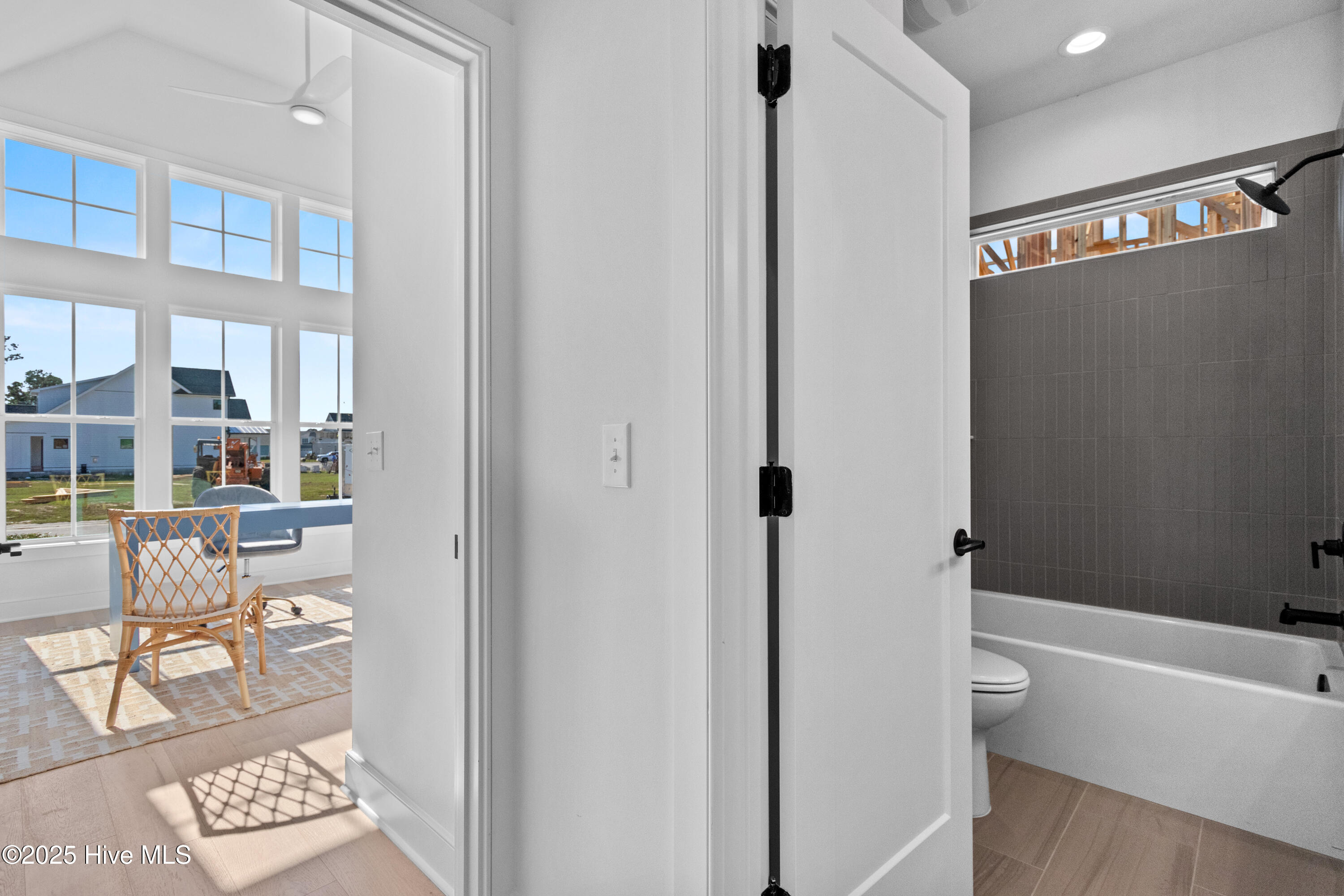 Hallway to bathroom and bedroom