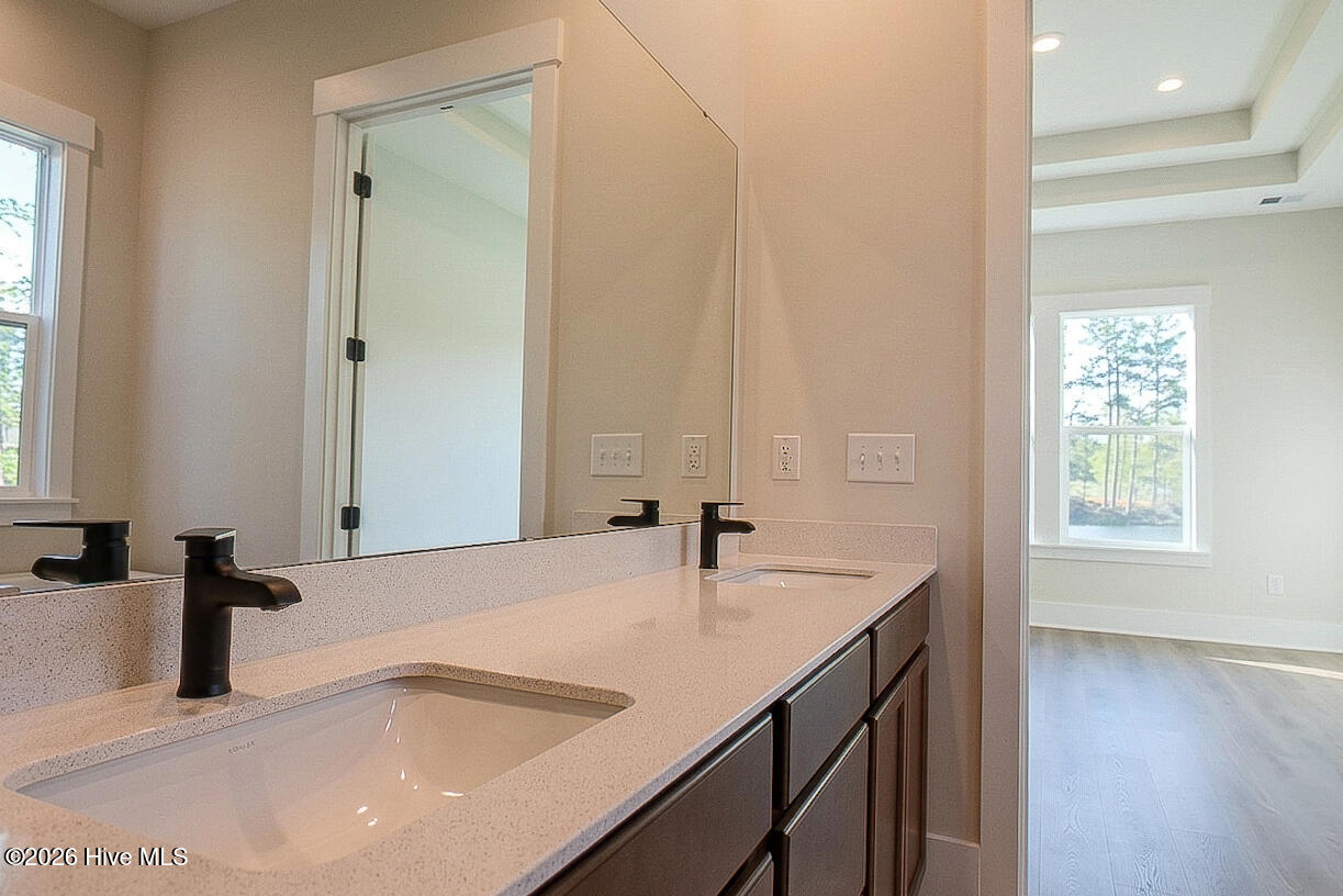 100584684 | Photo 29