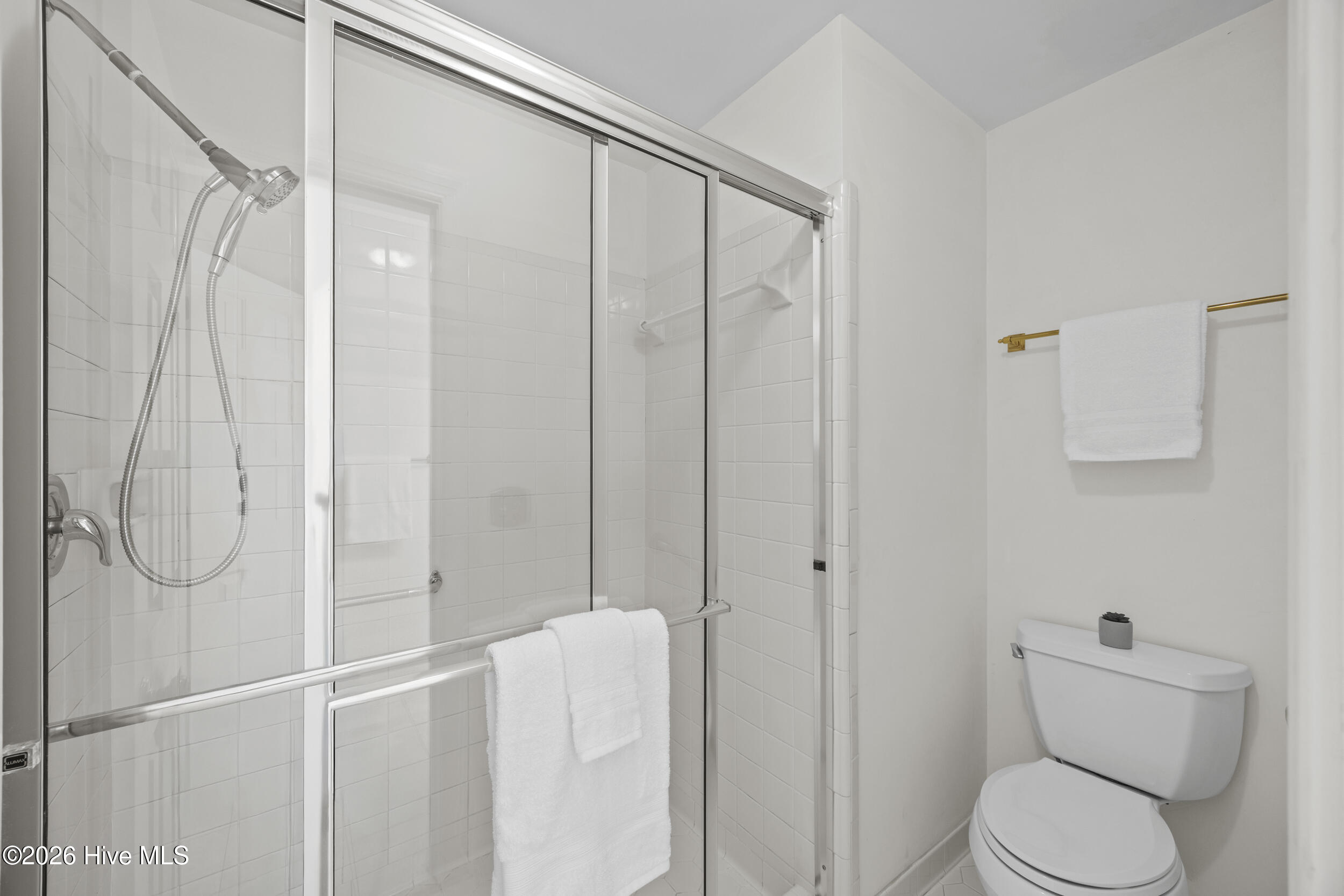 100560704 | Photo 49