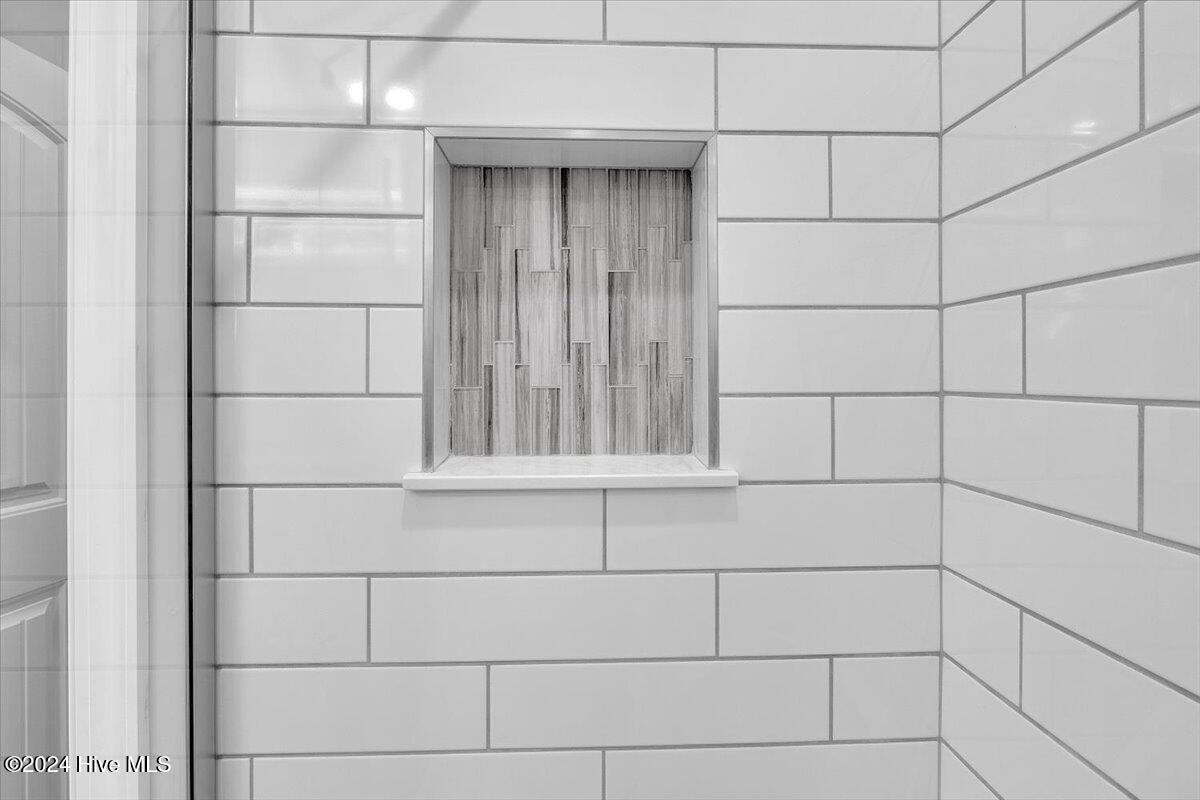 100479392 | Photo 24