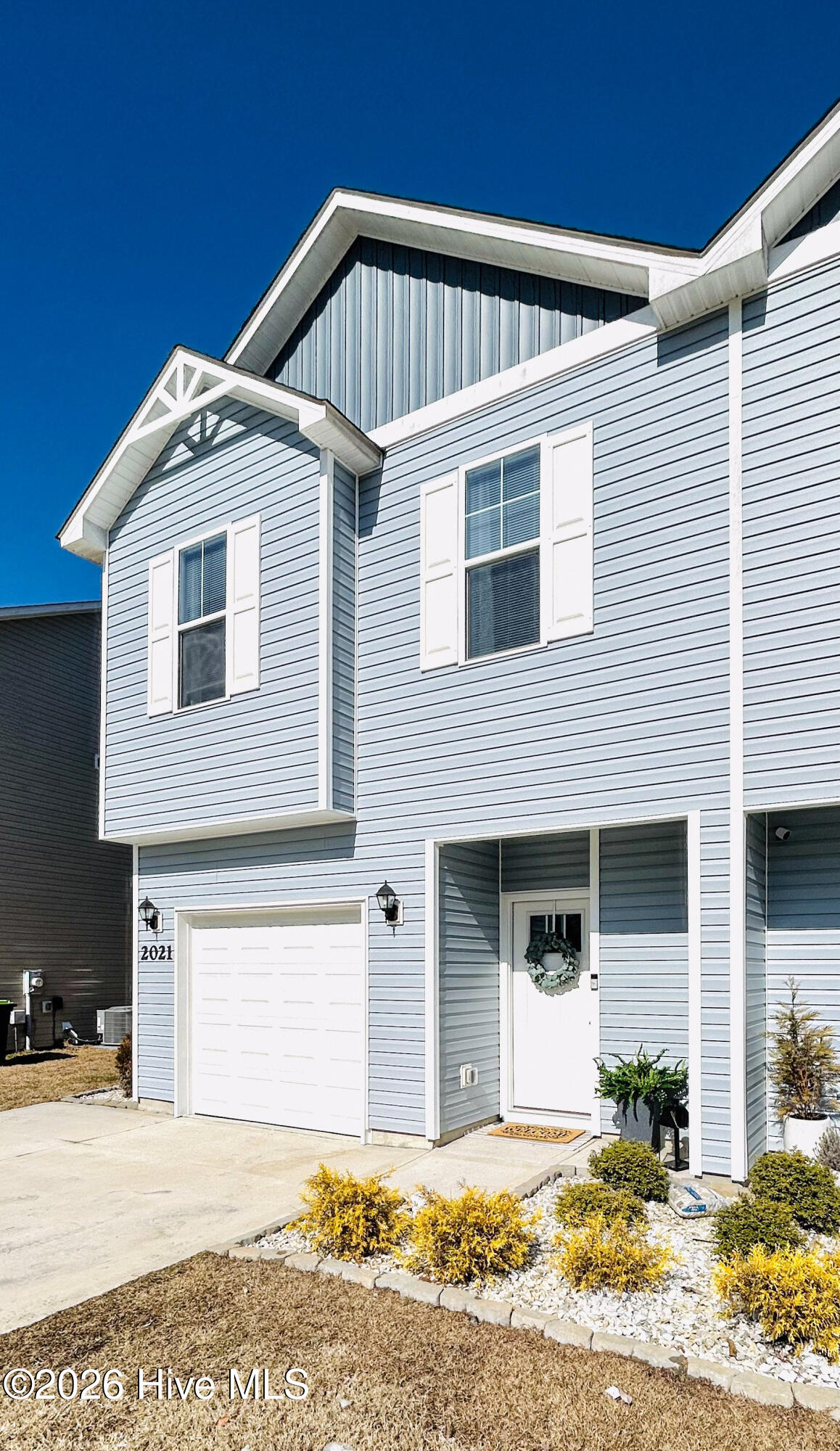 100553295 | Photo 38