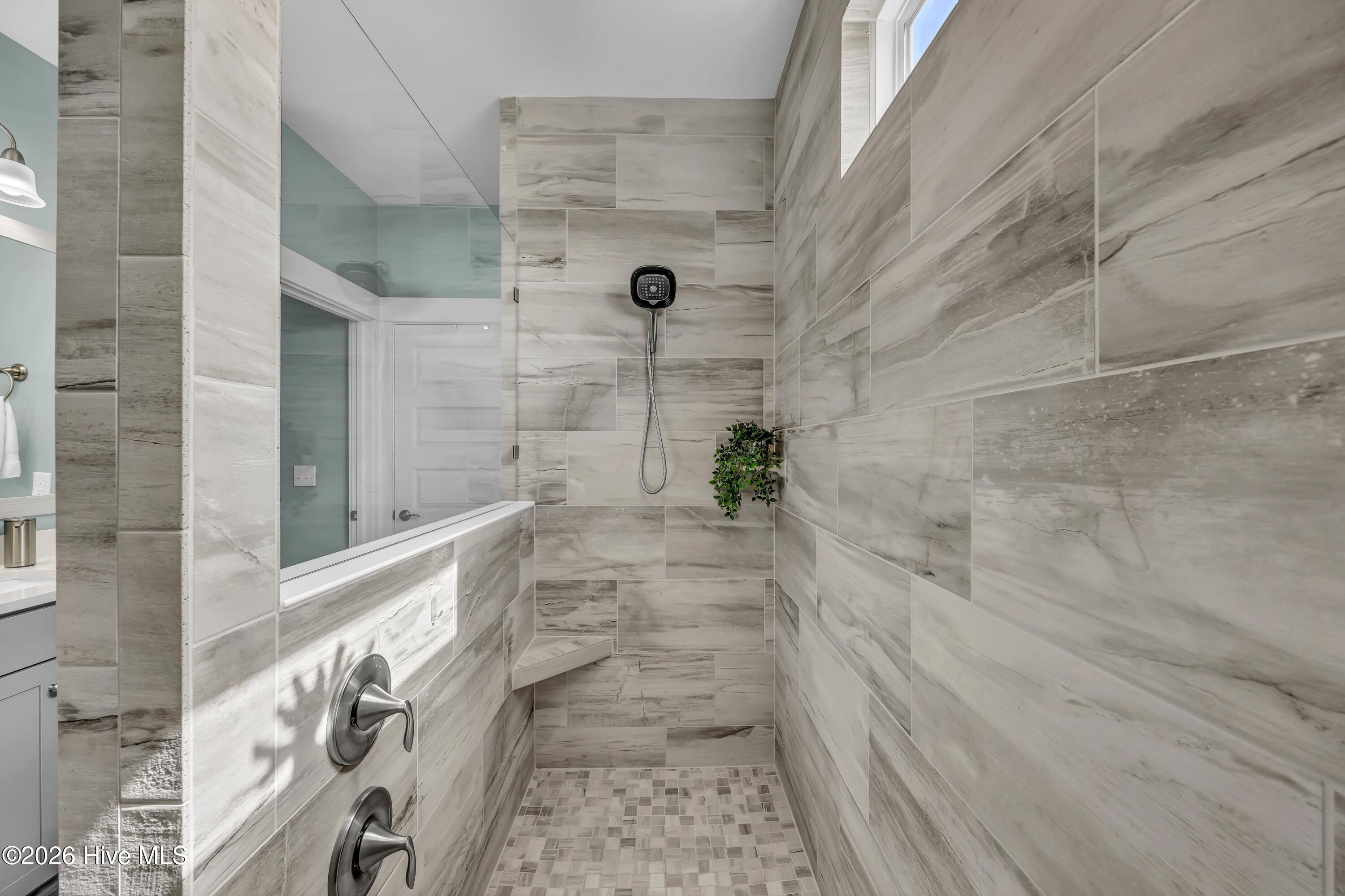 100558560 | Photo 15